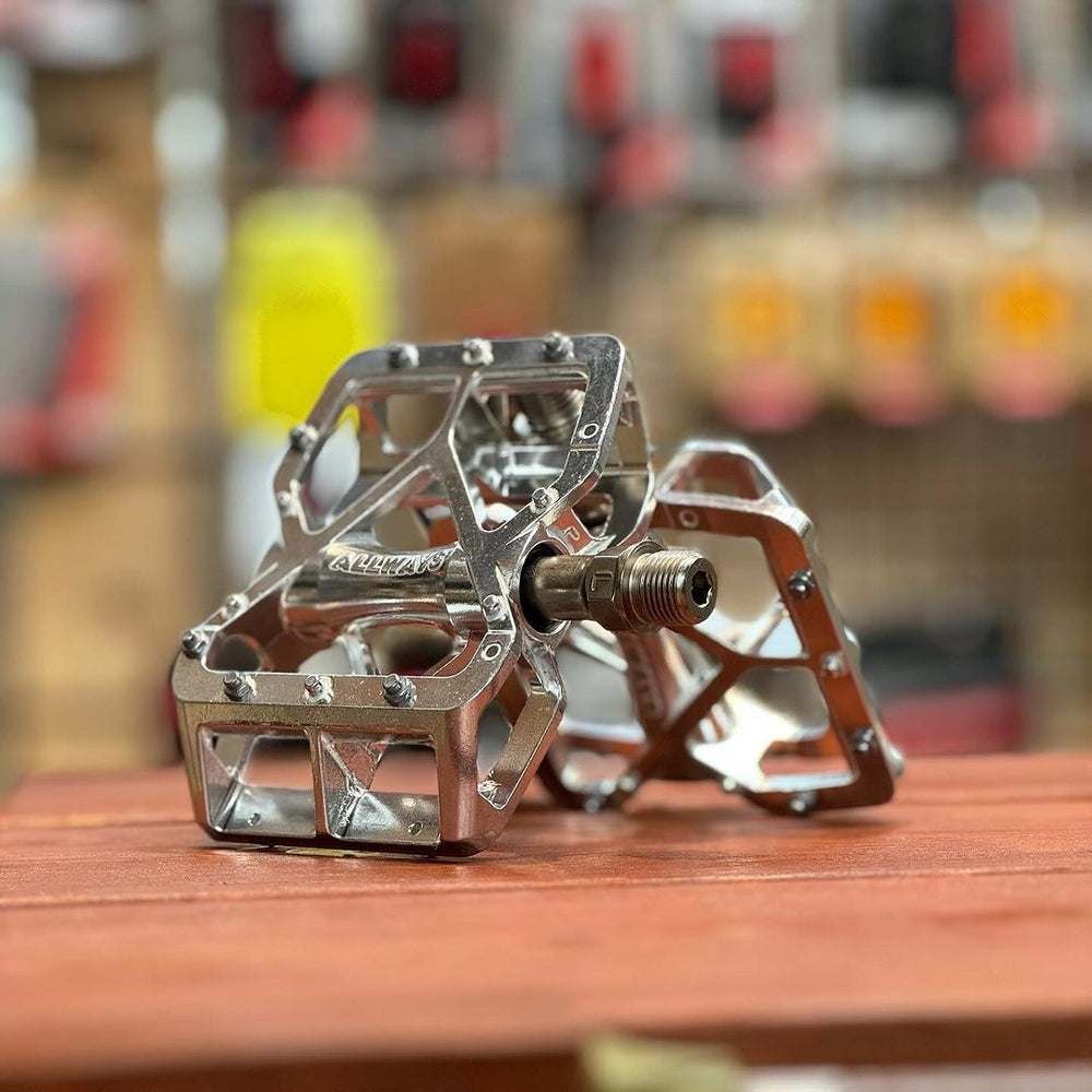 mks allways pedals Polished｜Limited-edition polished flat for city riding to gravel – 京都の自転車屋 CYCLE SHOP eirin ＆ サイクルハテナ Eyewear frame color:Icon Green W/Lumalens Green Ion + LL Amber Used Ducati bikes for Accessori Meteor 350 around pedal for city
