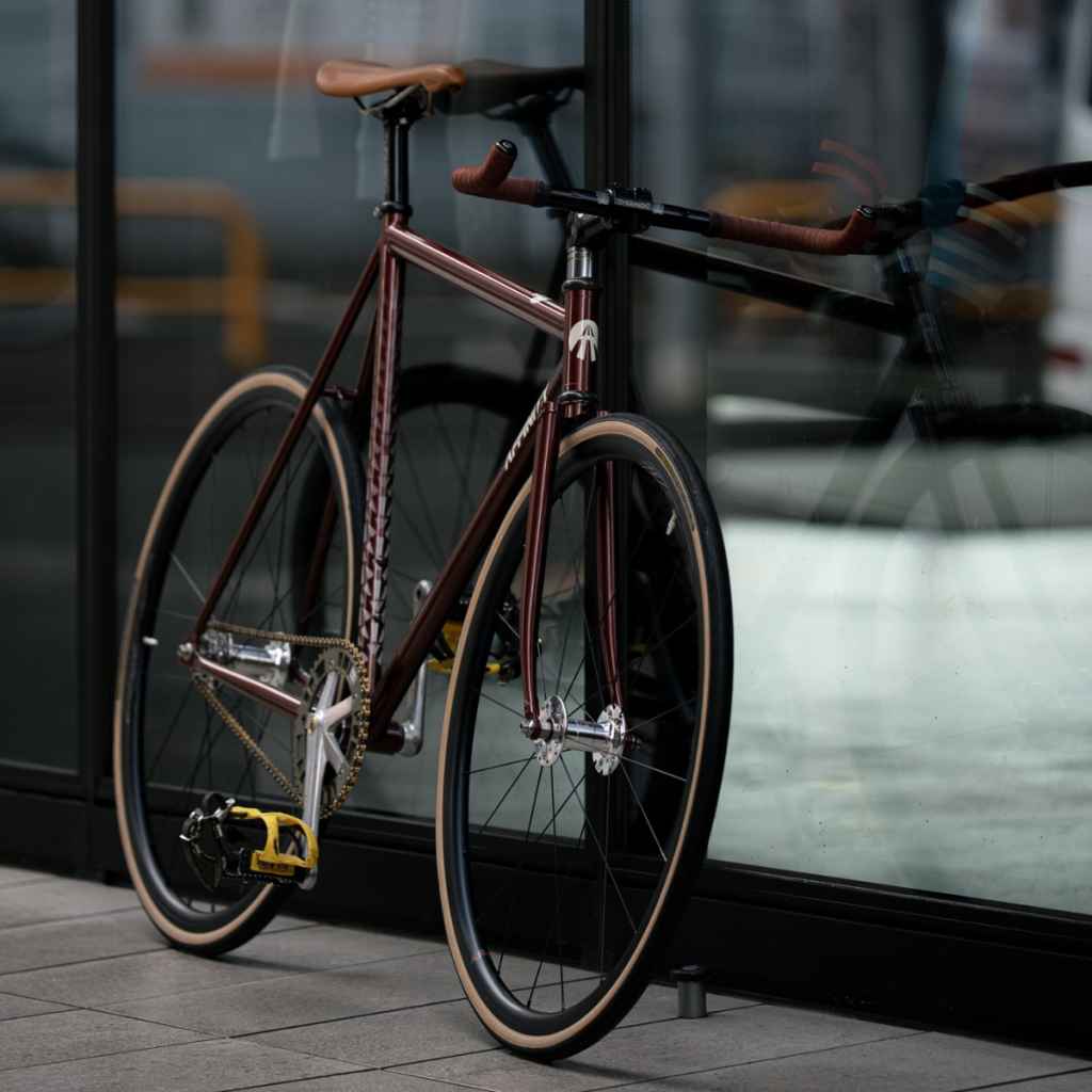 AFFINITY CYCLES Lo Pro Track Frame｜NY発、攻撃的パシュート