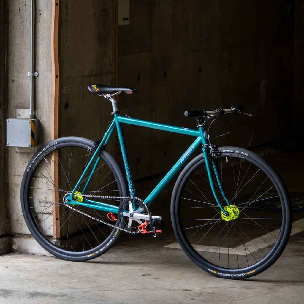 AFFINITY CYCLES Lo Pro Track Frame｜NY発、攻撃的パシュート