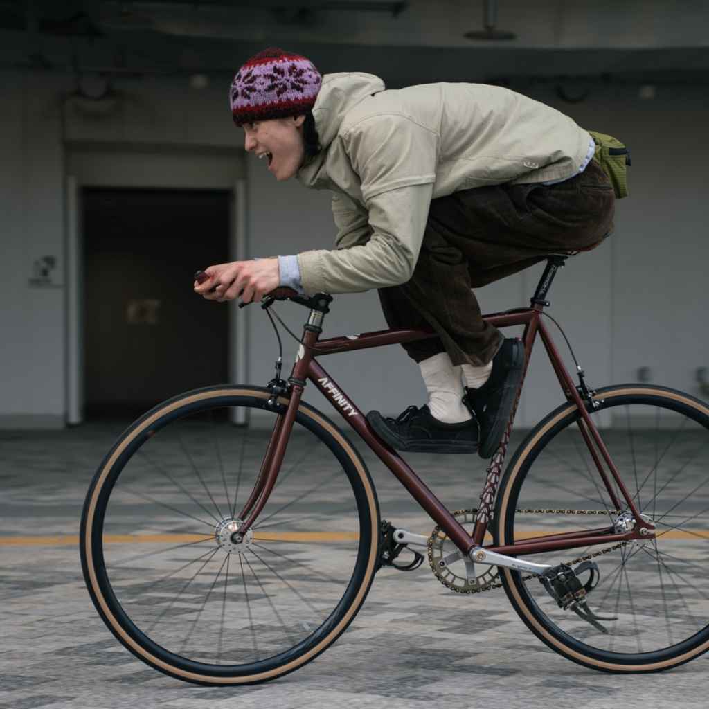 AFFINITY CYCLES Lo Pro Track Frame｜NY発、攻撃的パシュート
