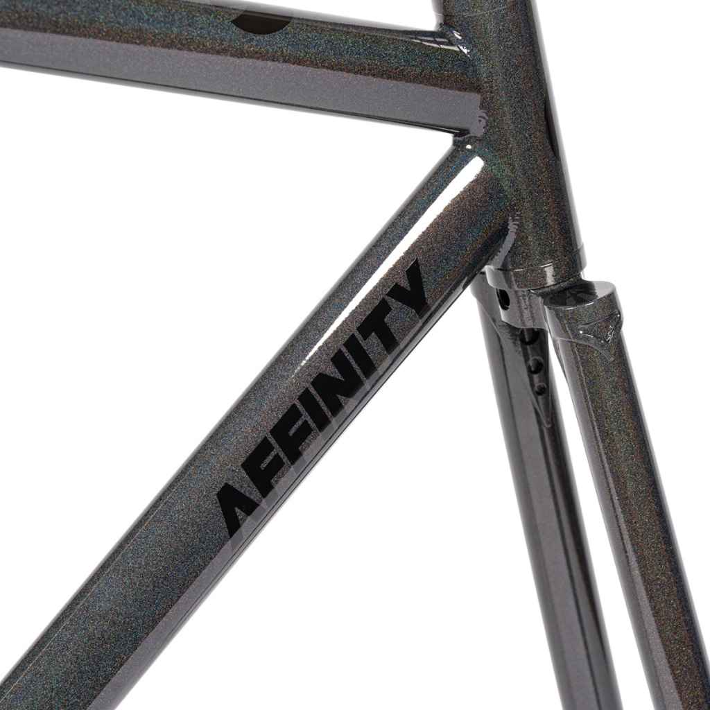 AFFINITY CYCLES Lo Pro Track Frame｜NY発、攻撃的パシュート