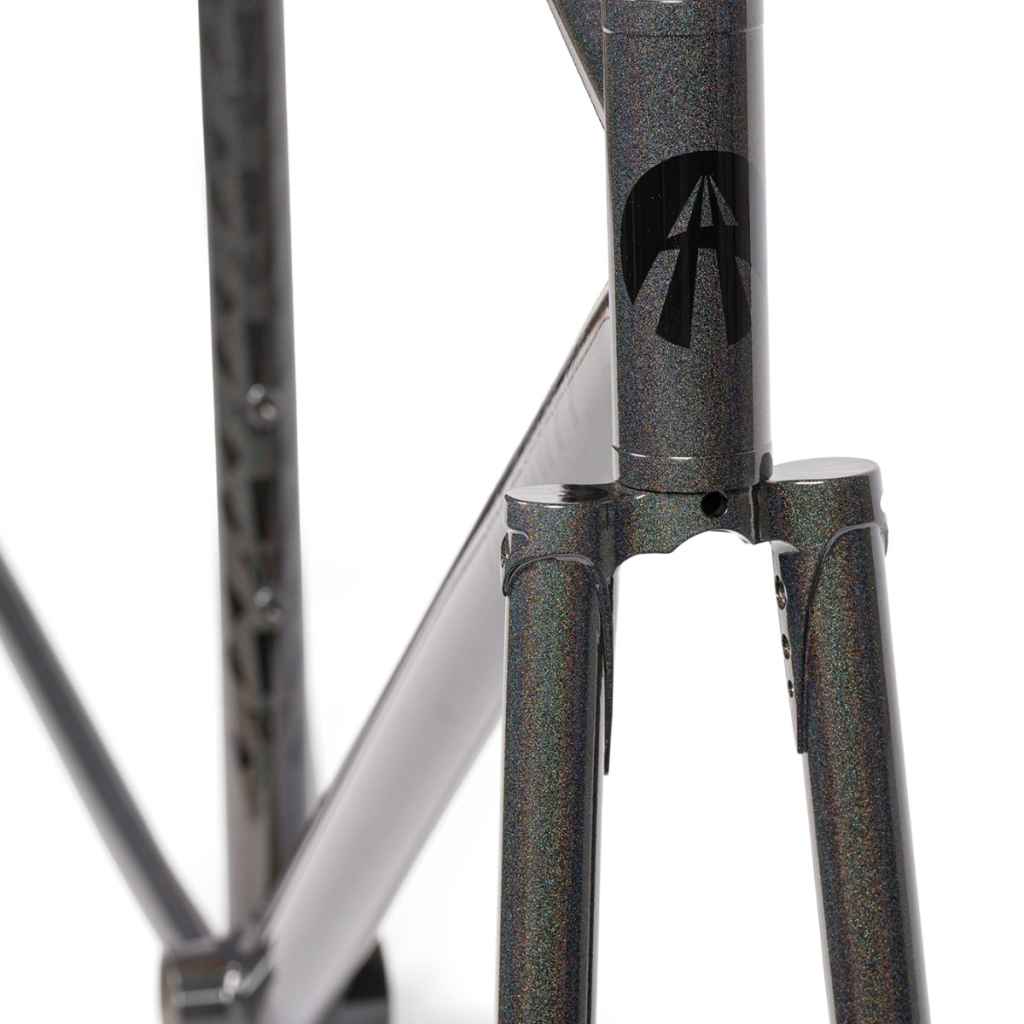 AFFINITY CYCLES Lo Pro Track Frame｜NY発、攻撃的パシュート