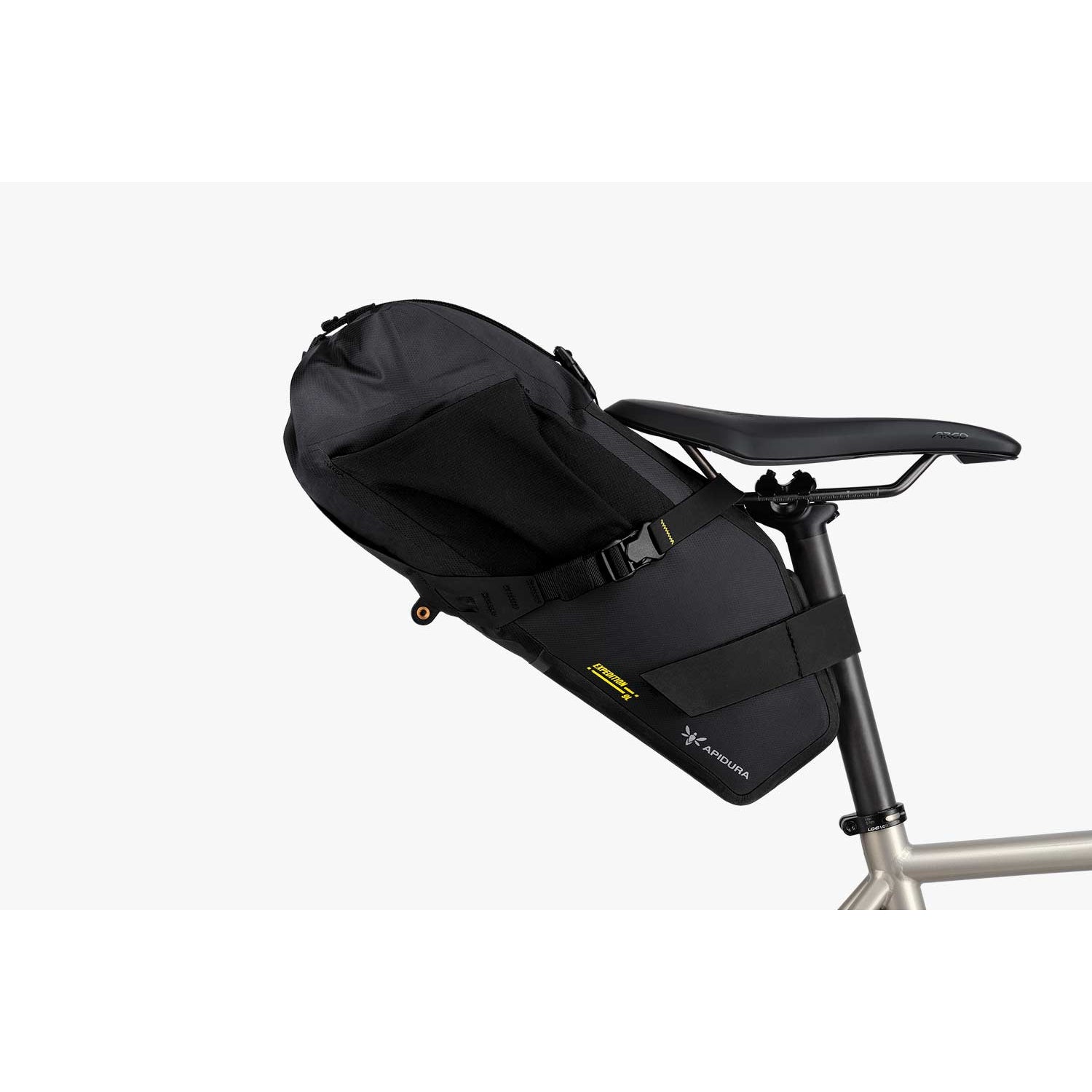 APIDURA Expedition Saddle Pack｜防水仕様で旅を支える大容量サドル