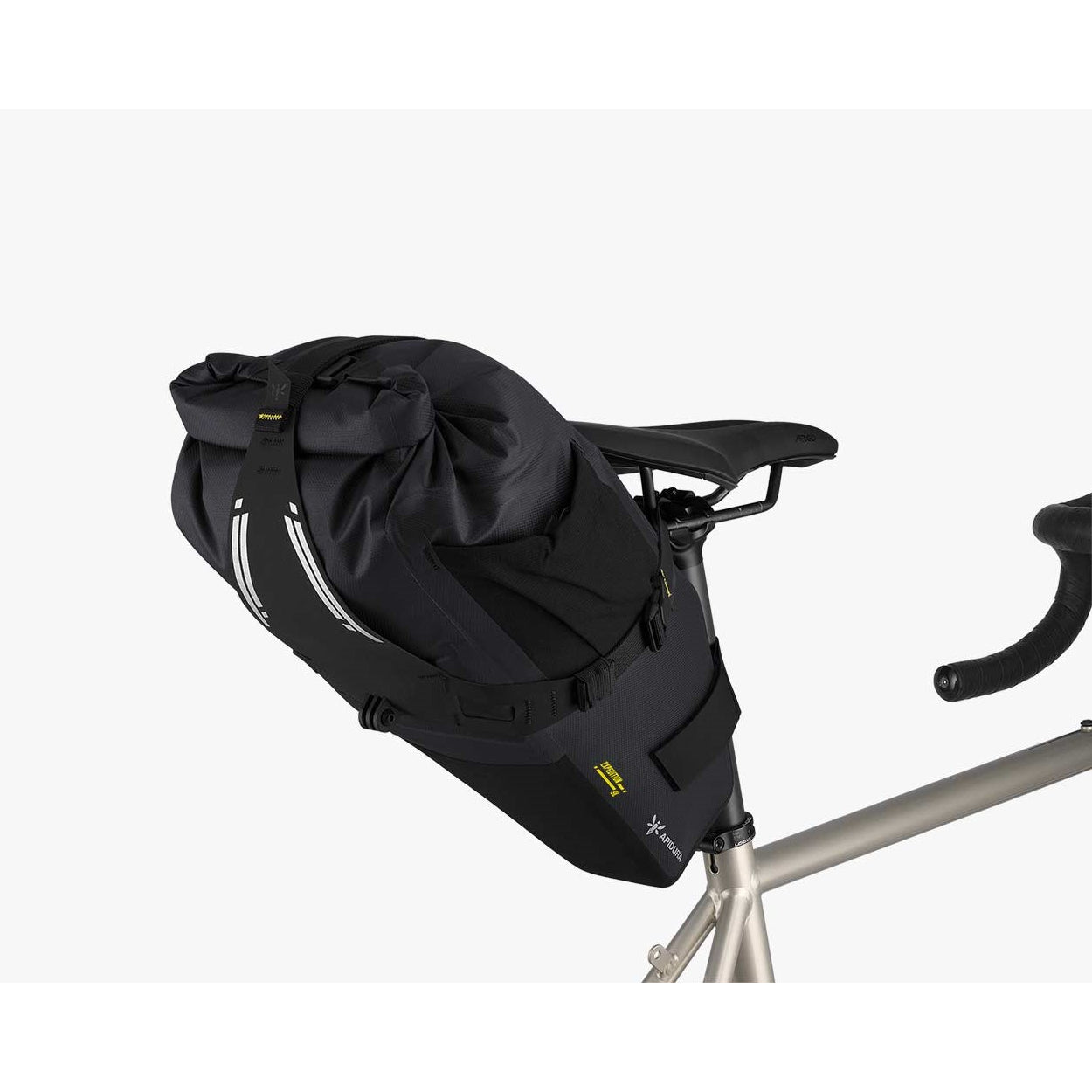 APIDURA Expedition Saddle Pack｜防水仕様で旅を支える大容量サドル