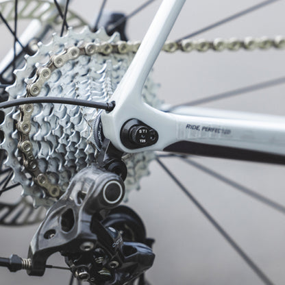 【2025年モデル】ASTRA（R8150 DI2）