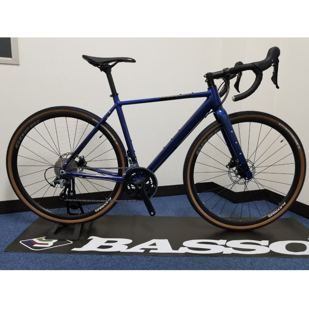【スーパーセール！】【2025年モデル】FANGO BASSO バッソ FANGO ファンゴ グラベルロードバイク アルミグラベルロード Shimano GRX400 グラベルキング タイヤ キャリア対応バイク ツーリングバイク