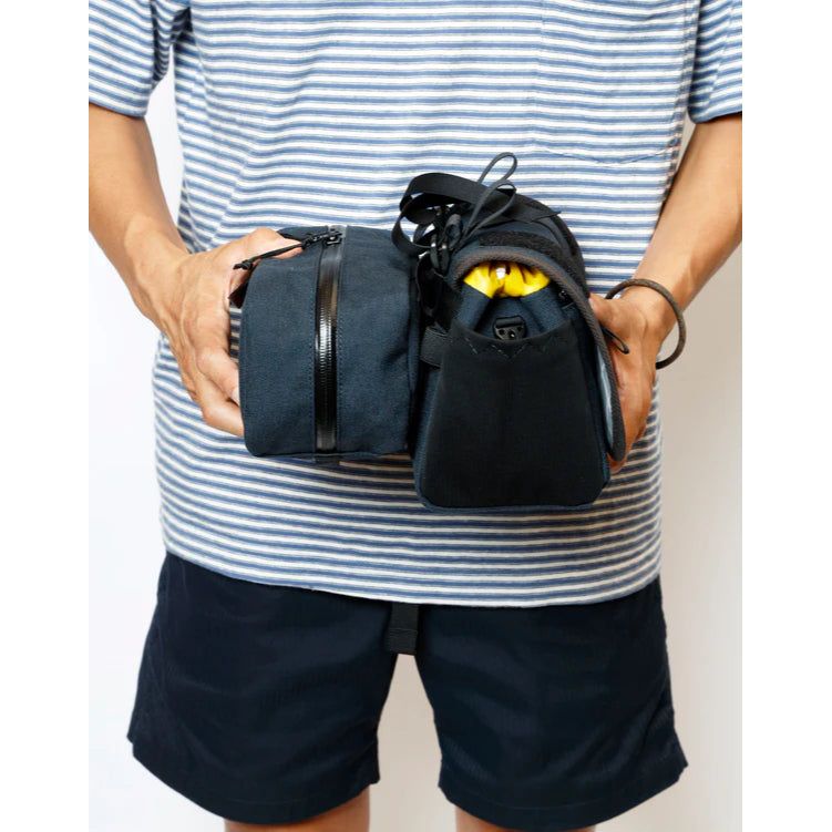 【RMW × PAPERSKY】 BIKE'N HIKE FRONT BAG RawLow Mountain Works（ローローマウンテンワークス） PAPERSKY ハンドルバーバッグ バイクパッキング バッグ ショルダーバッグ 2WAY マップケース クリアポケット ソフトマウント ウェビング