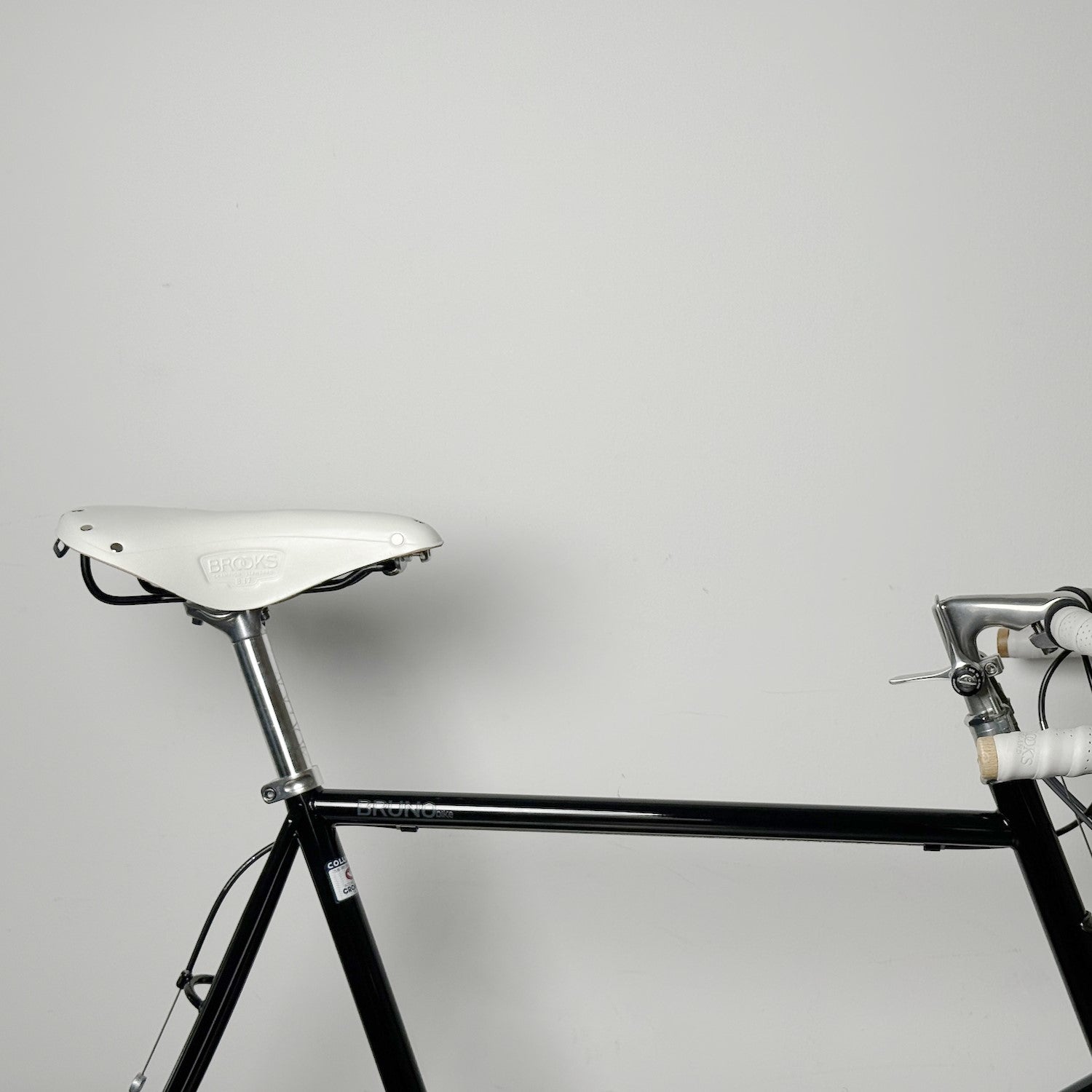 BROOKS B17 WHITE｜特別なホワイトレザーを纏った定番クラシックサドル