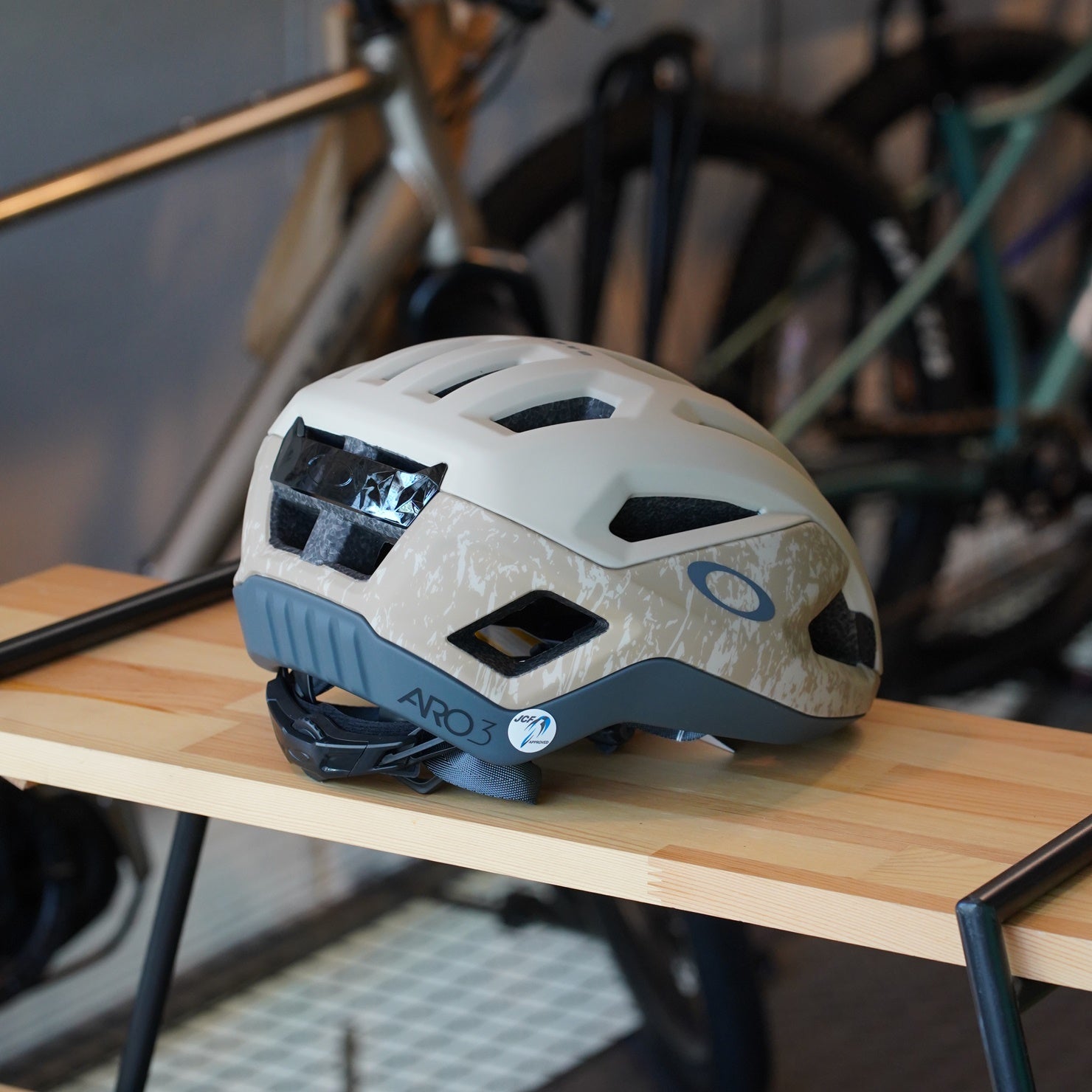 OAKLEY ARO3 ENDURANCE｜Mips搭載のAsia Fitヘルメット – 京都の自転車