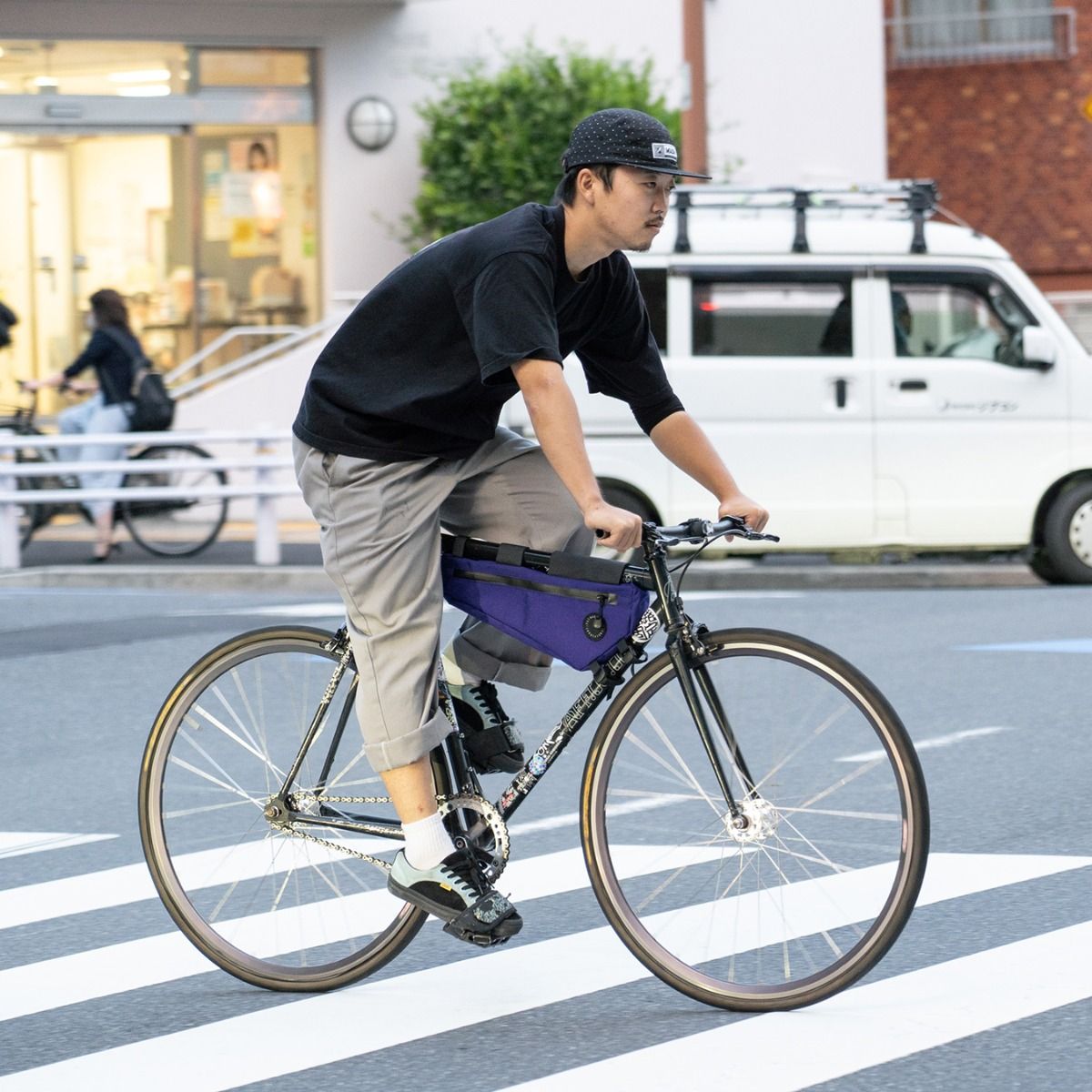 Frame bag half