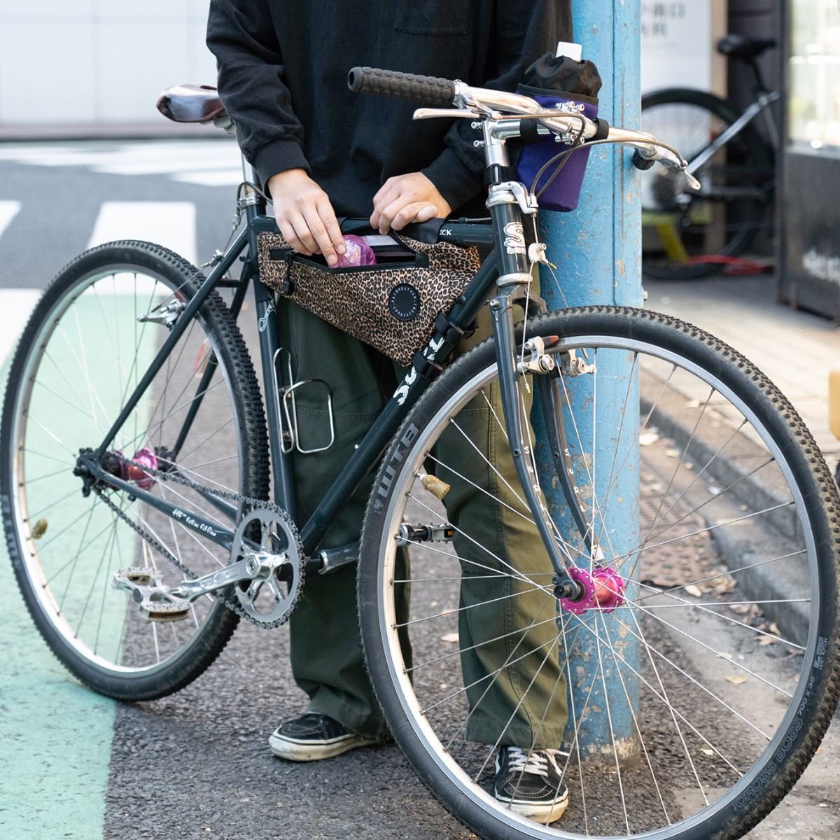 Frame bag half