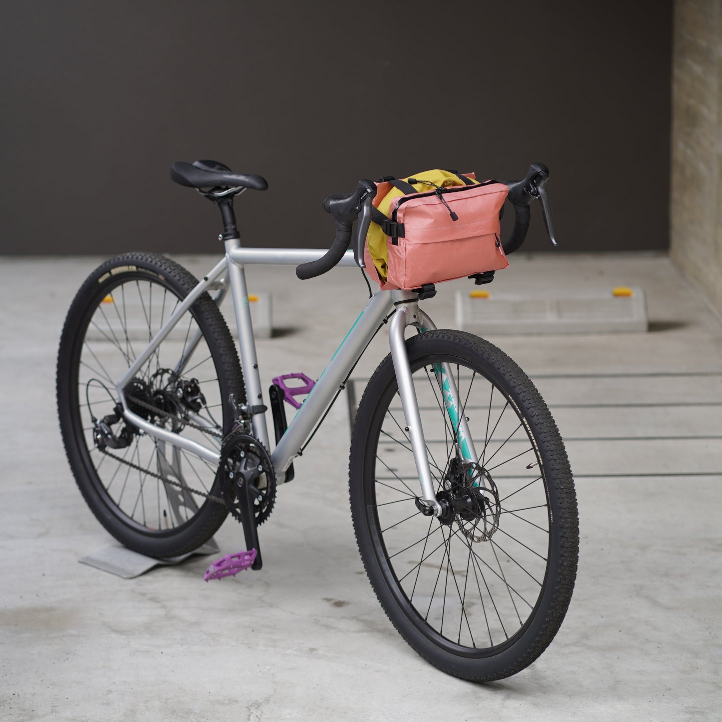 GOOD CREW CAB ハンドルバーバッグ バイクパッキング フロントポーチ 拡張キャリア ループマウント 走行時の安定性 防滴収納