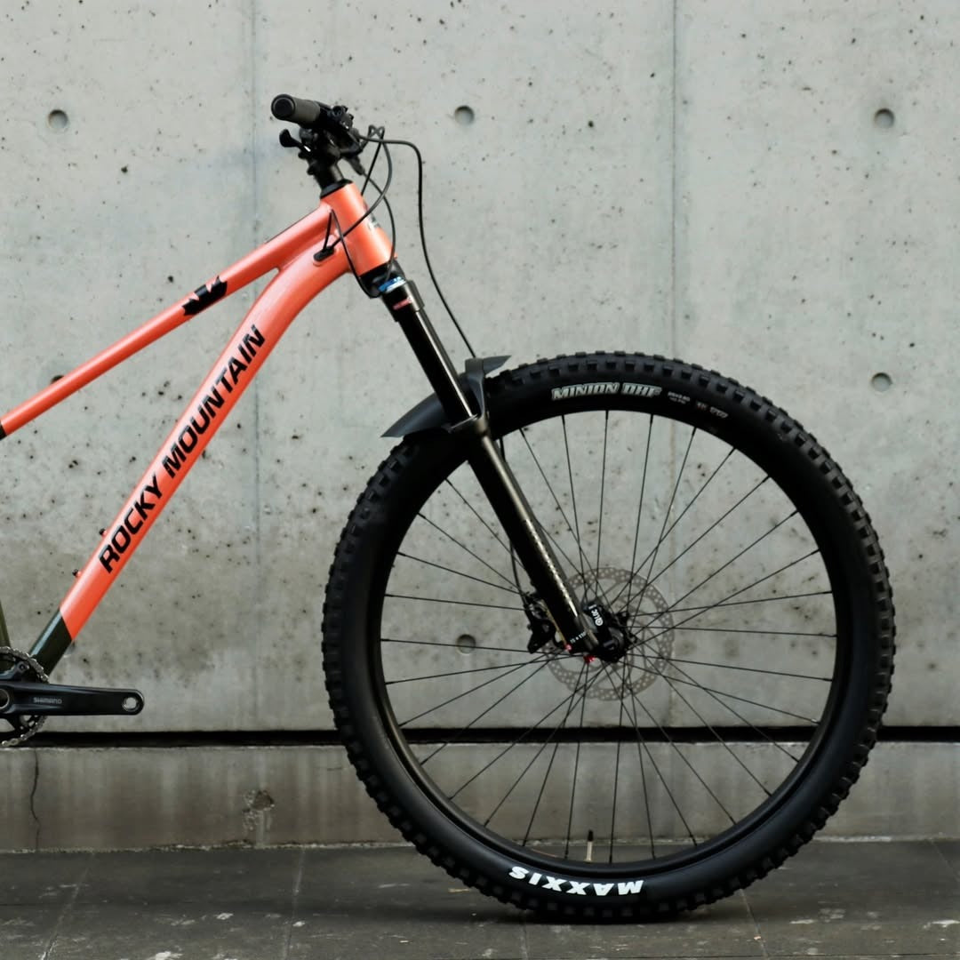 【型落ちセール！】【2022年モデル】GROWLER 40 ロッキーマウンテンMTB ハードテイルマウンテンバイク プラスタイヤMTB DEORE12速 ドロッパーポスト標準 トレイルバイク 油圧ディスクMTB