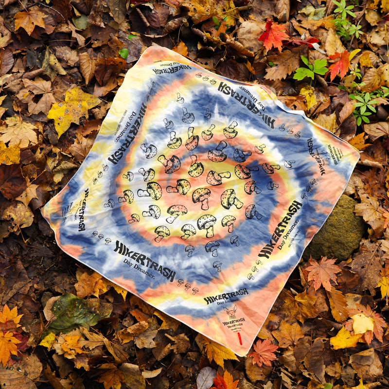 HIKER TRASH DAY DREAMER BANDANA カラビナホール付きバンダナ