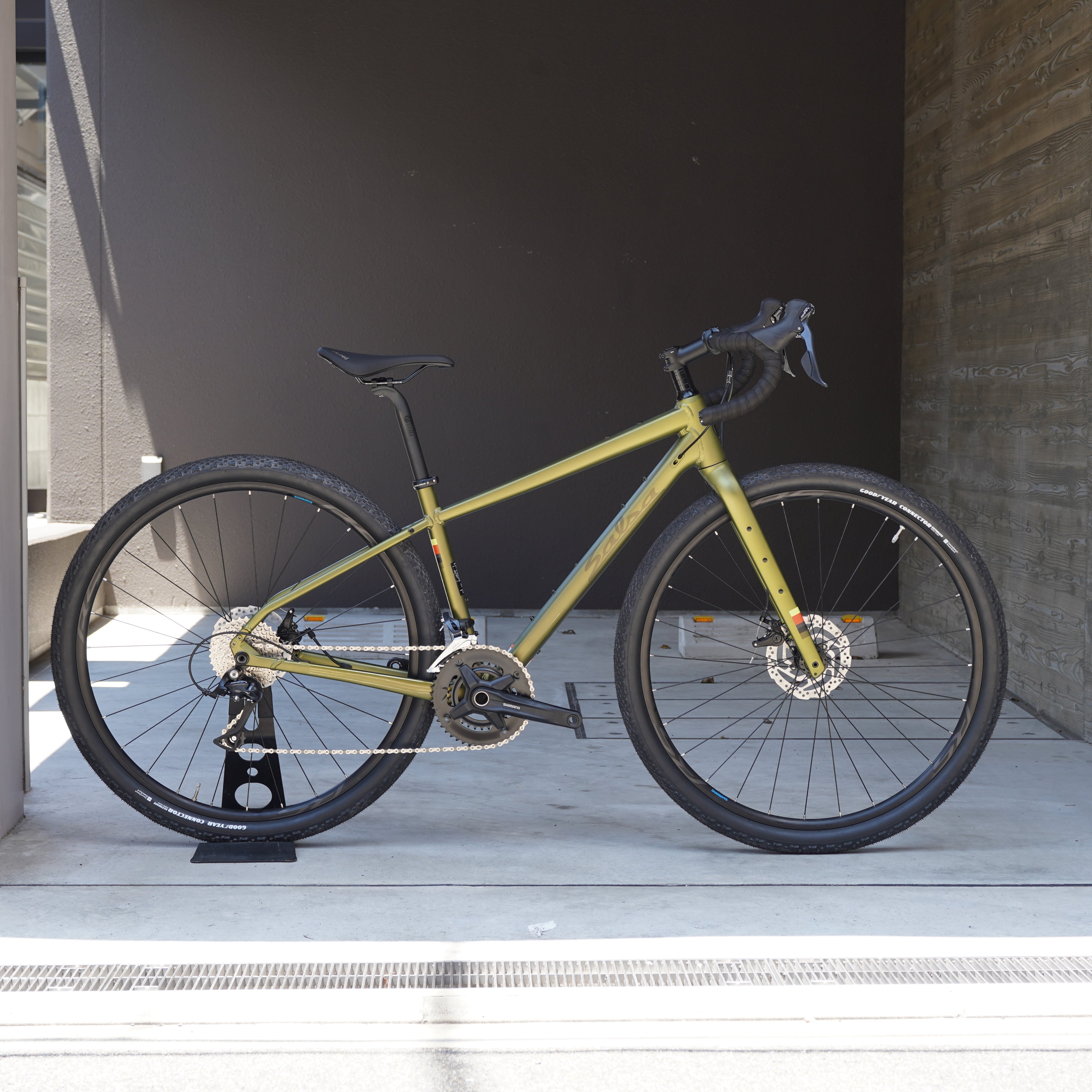 SALSA CYCLES｜SALSA JOURNEYER SORA CUSTOM｜700Cで旅の景色を広げる