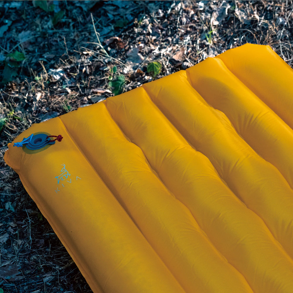 KIVA OUTDOORS｜KIVA INSULATED VENTURE WIDE SHORT｜軽さと眠りを両立