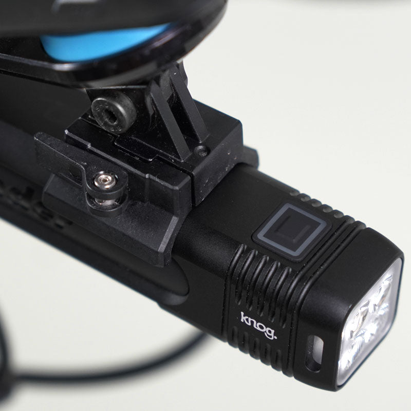 BLINDER 1000 KNOG BLINDER 1000 KNOG ライト 自転車 ヘッドライト 1000ルーメン USB-C充電 自転車ライト IP67 防水 自転車ライト GoProマウント対応 ライト 高出力 自転車フロントライト