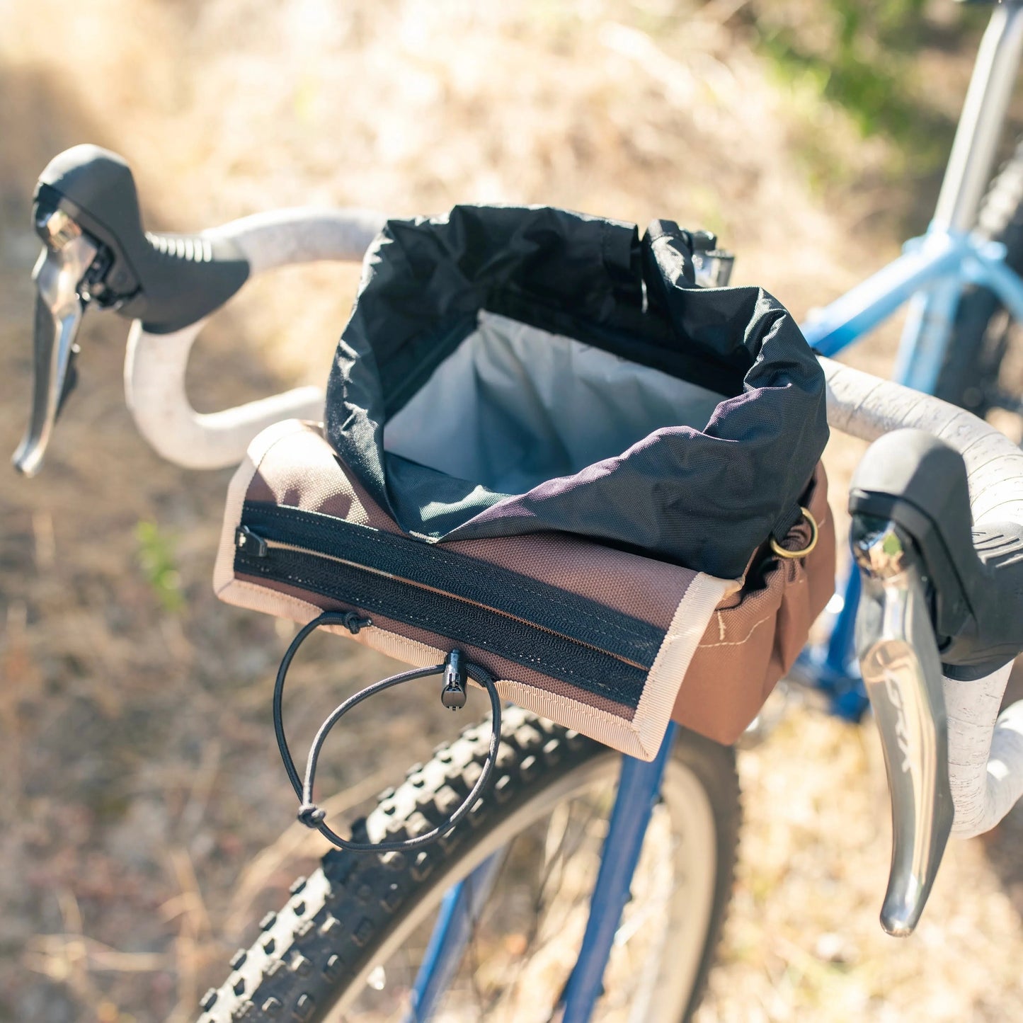 Drawcord Handlebar Bag - 2024 OUTER SHELL ハンドルバーバッグ Drawcord Handlebar Bag 自転車 バッグ 防水 グラベルバイク バッグ ブルベ バッグ ハンドメイド バッグ カリフォルニア バイクパッキング ハンドルバッグ