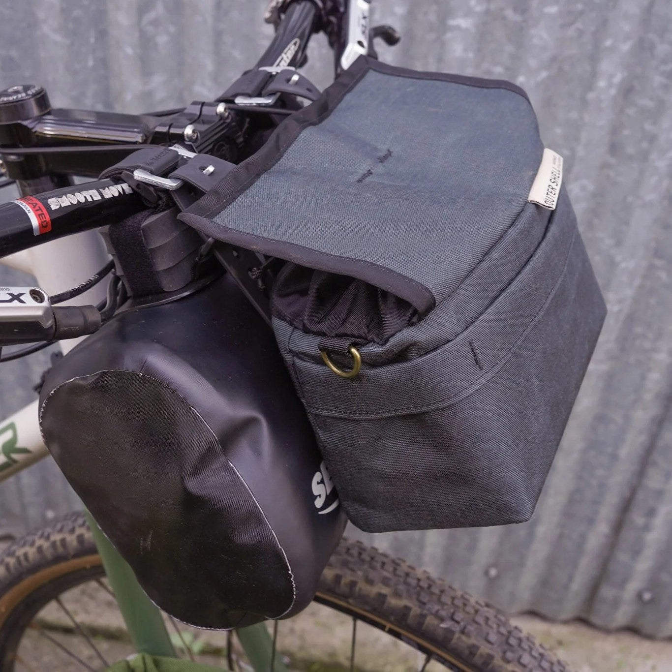 Drawcord Handlebar Bag - 2024 OUTER SHELL ハンドルバーバッグ Drawcord Handlebar Bag 自転車 バッグ 防水 グラベルバイク バッグ ブルベ バッグ ハンドメイド バッグ カリフォルニア バイクパッキング ハンドルバッグ
