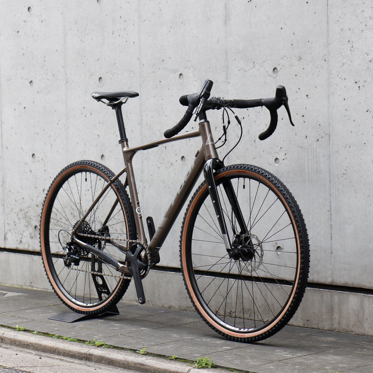 FUJI / 【アウトレット】【2024】JARI 1.3（54 BROWN CHROME）-フジ グラベルロード- – 京都の自転車屋 CYCLE  SHOP eirin ＆ サイクルハテナ