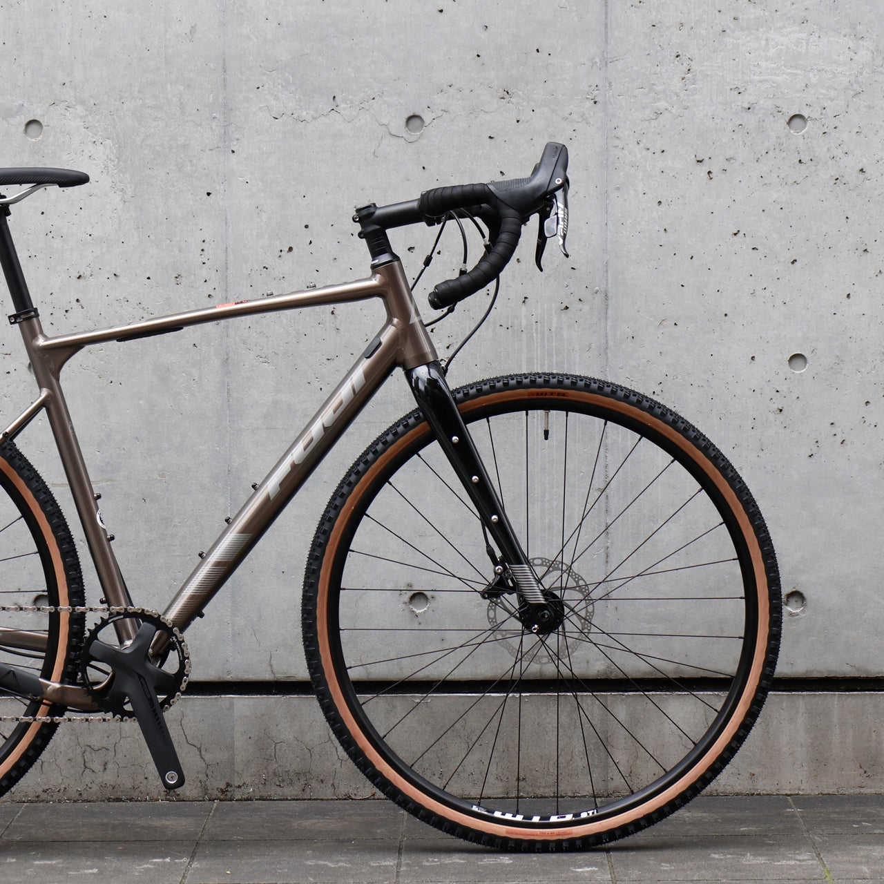 FUJI / 【アウトレット】【2024】JARI 1.3（54 BROWN CHROME）-フジ グラベルロード- – 京都の自転車屋 CYCLE  SHOP eirin ＆ サイクルハテナ