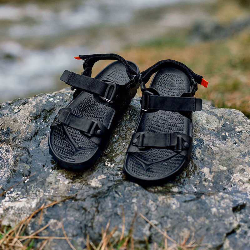 QUOC x Restrap Sandal｜旅とライド後を快適にするバイクパッキング