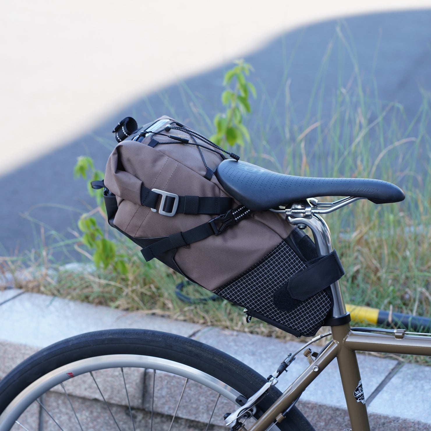 アクセサリー Rawlowmountainworks Bike'n Hike Post Bag RawLow Mountain Works Bike'n Hike Post Bag｜背負える8〜10Lサドル