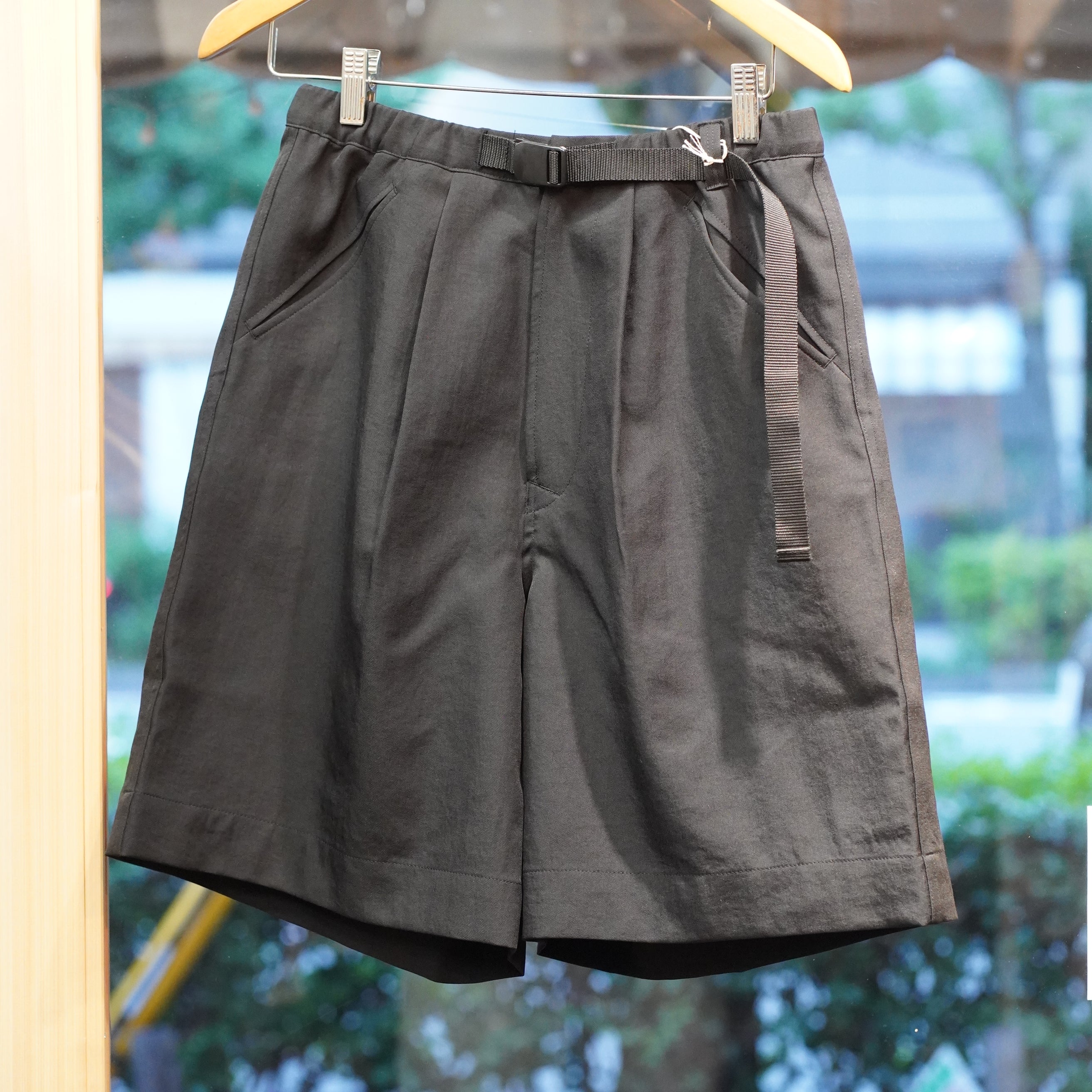 RawLow Mountain Works Hiker Gurkha Shorts｜山と街を軽やかに遊ぶ