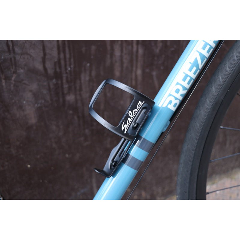 SIDE ENTRY WATER BOTTLE CAGE