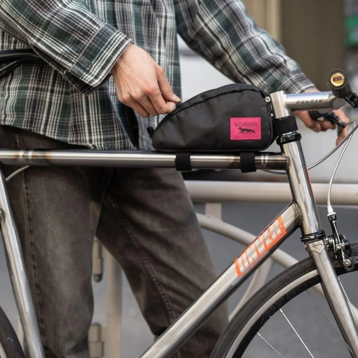 SWIFT INDUSTRIES Moxie Top Tube Bag｜走りながら手が届くコンパクト