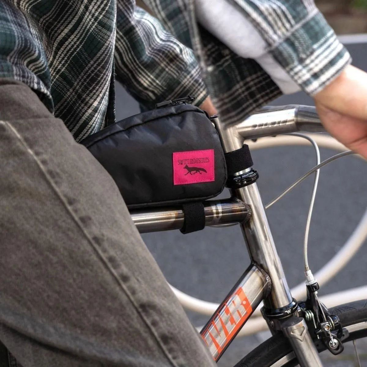 SWIFT INDUSTRIES Moxie Top Tube Bag｜走りながら手が届くコンパクト