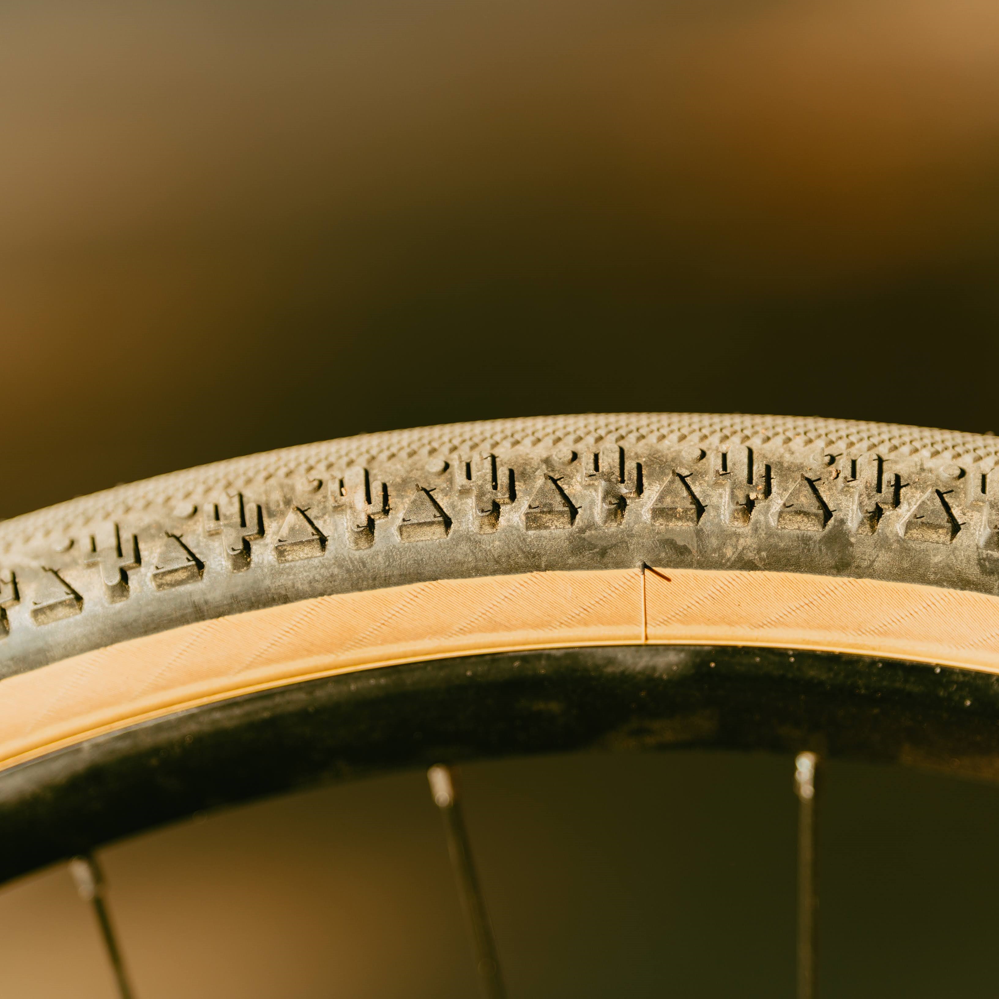Tomii Cycles × Sim Works Faraway Tire｜遠回りを楽しむための700×40C