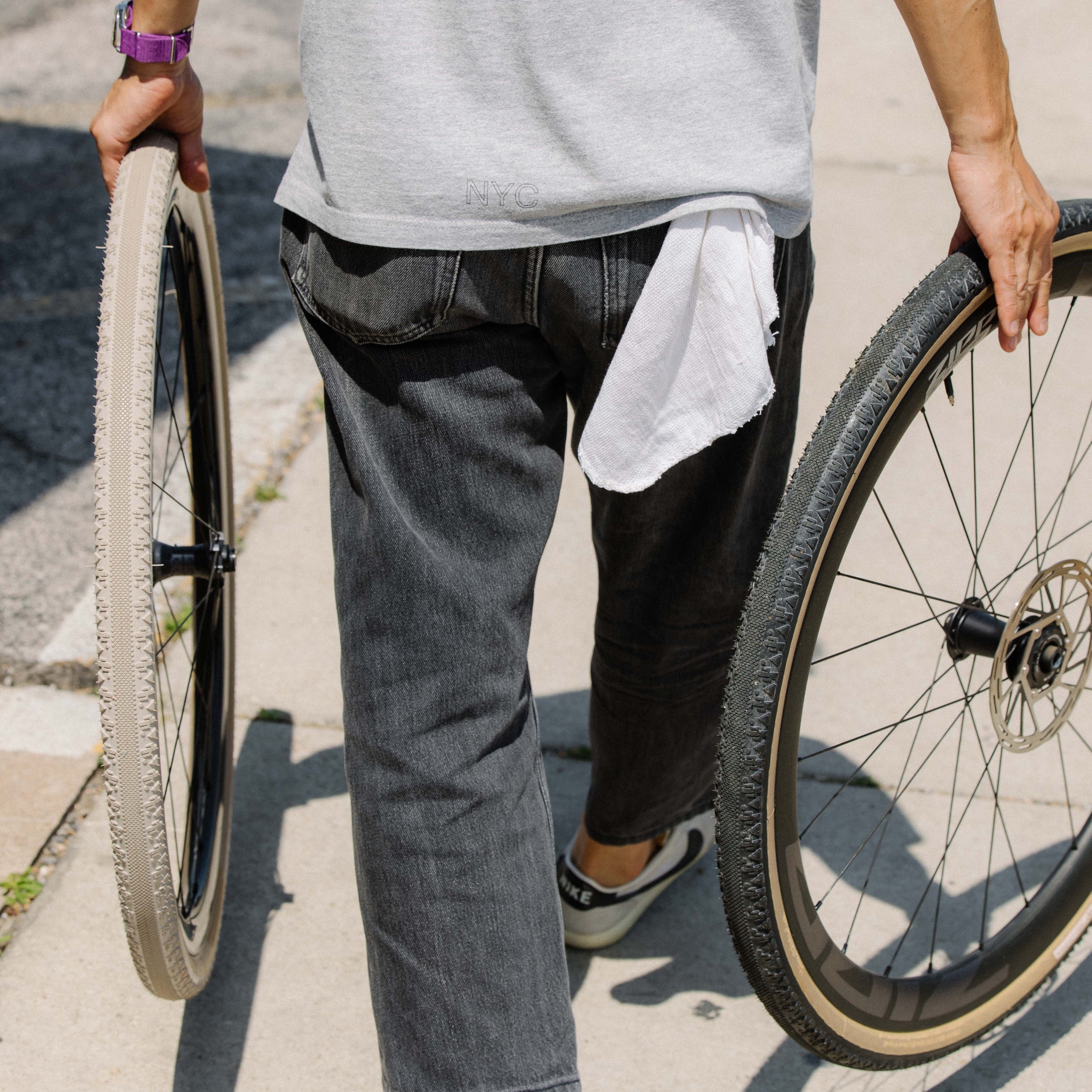 Tomii Cycles × Sim Works Faraway Tire｜遠回りを楽しむための700×40C