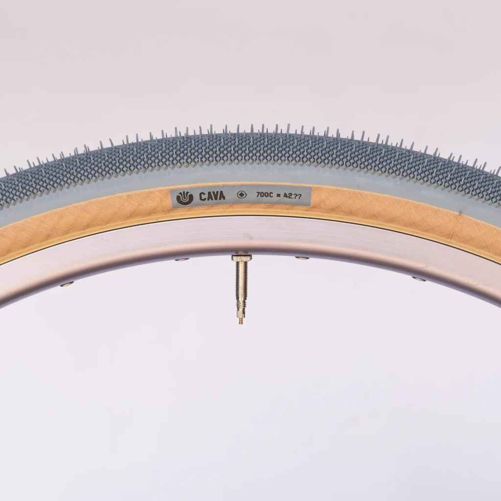 ULTRADYNAMICO CAVA ROZZO TIRE｜舗装路もダートも自由に繋ぐ高耐久