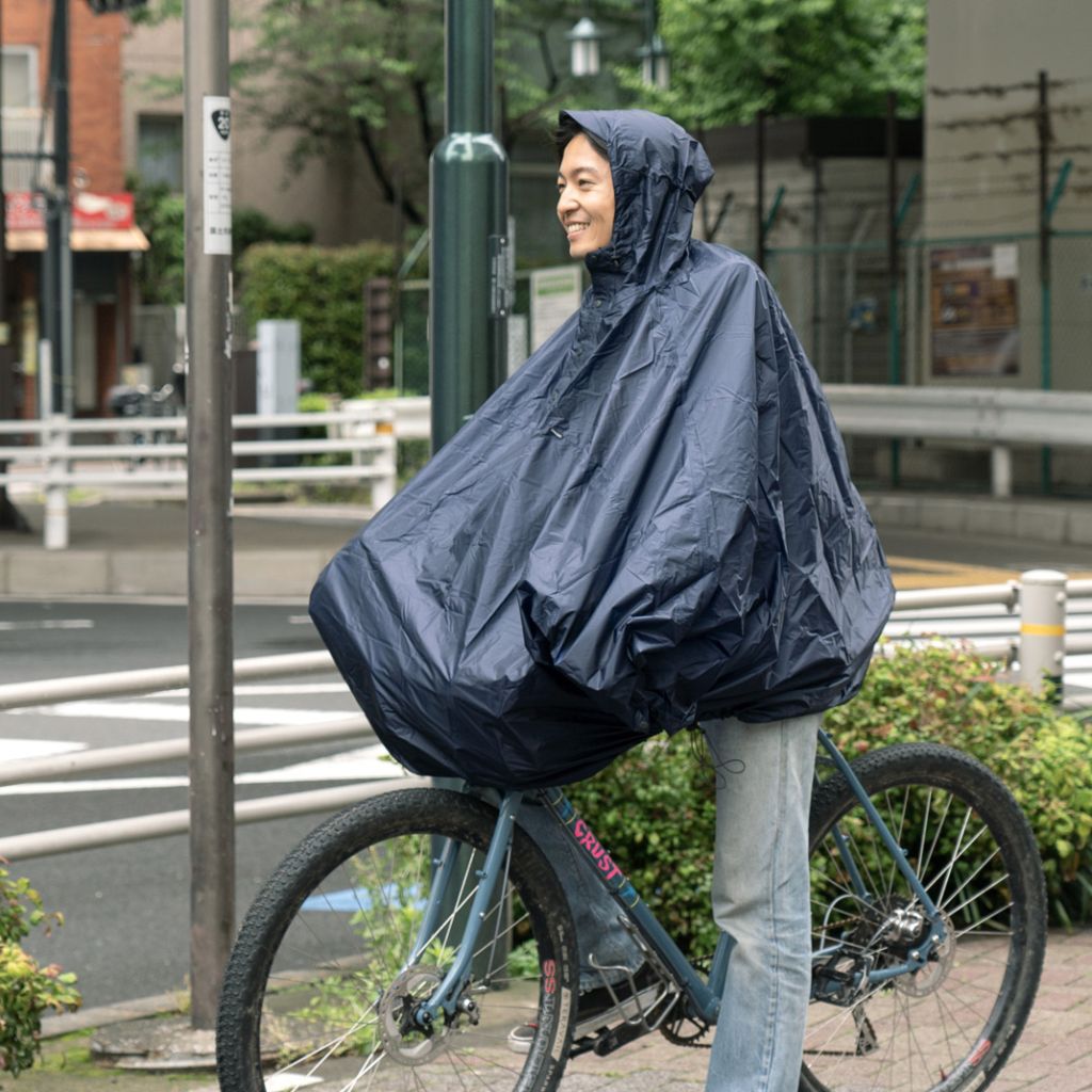 PACKABLE RAIN PONCHO