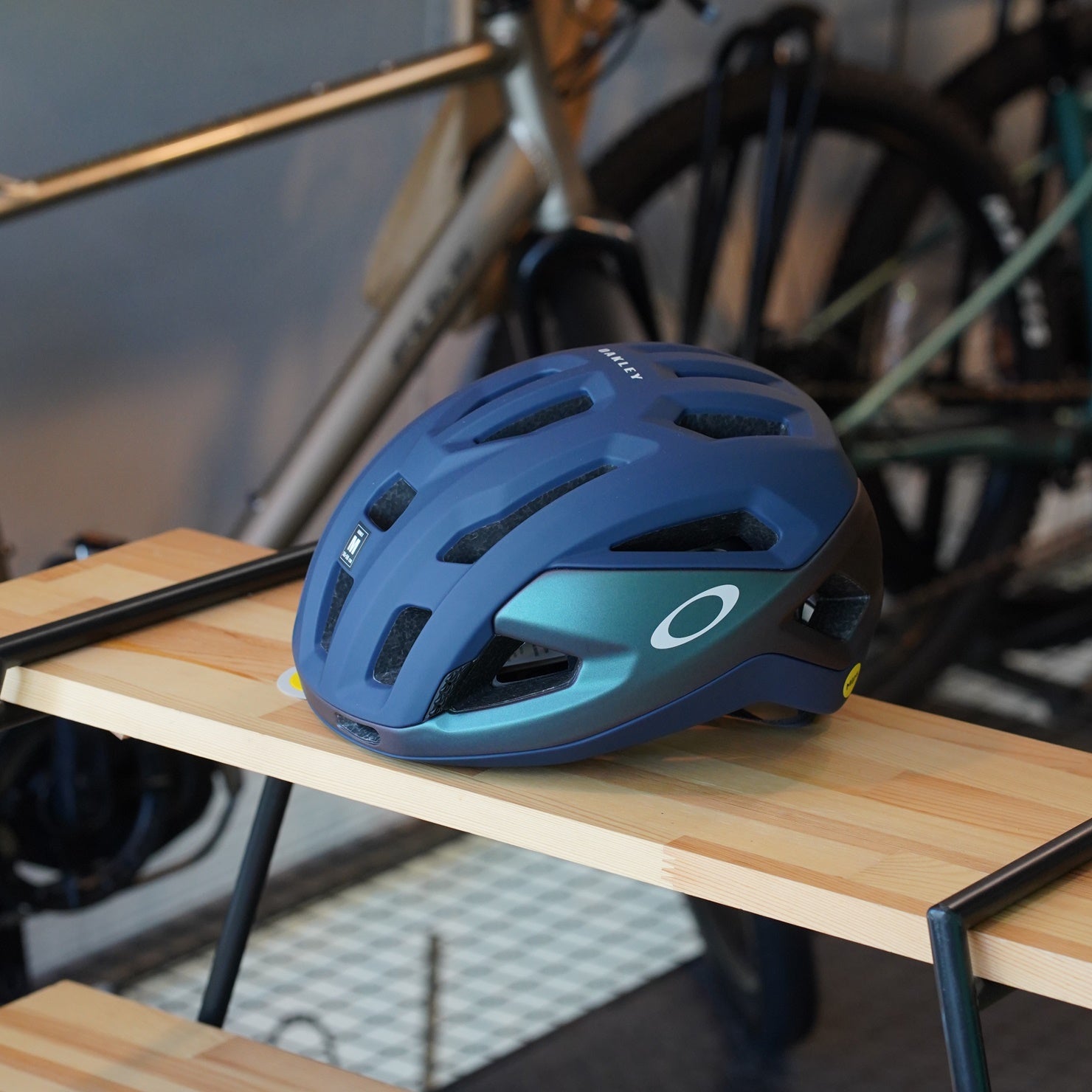 OAKLEY ARO3 ENDURANCE｜Mips搭載のAsia Fitヘルメット – 京都の自転車