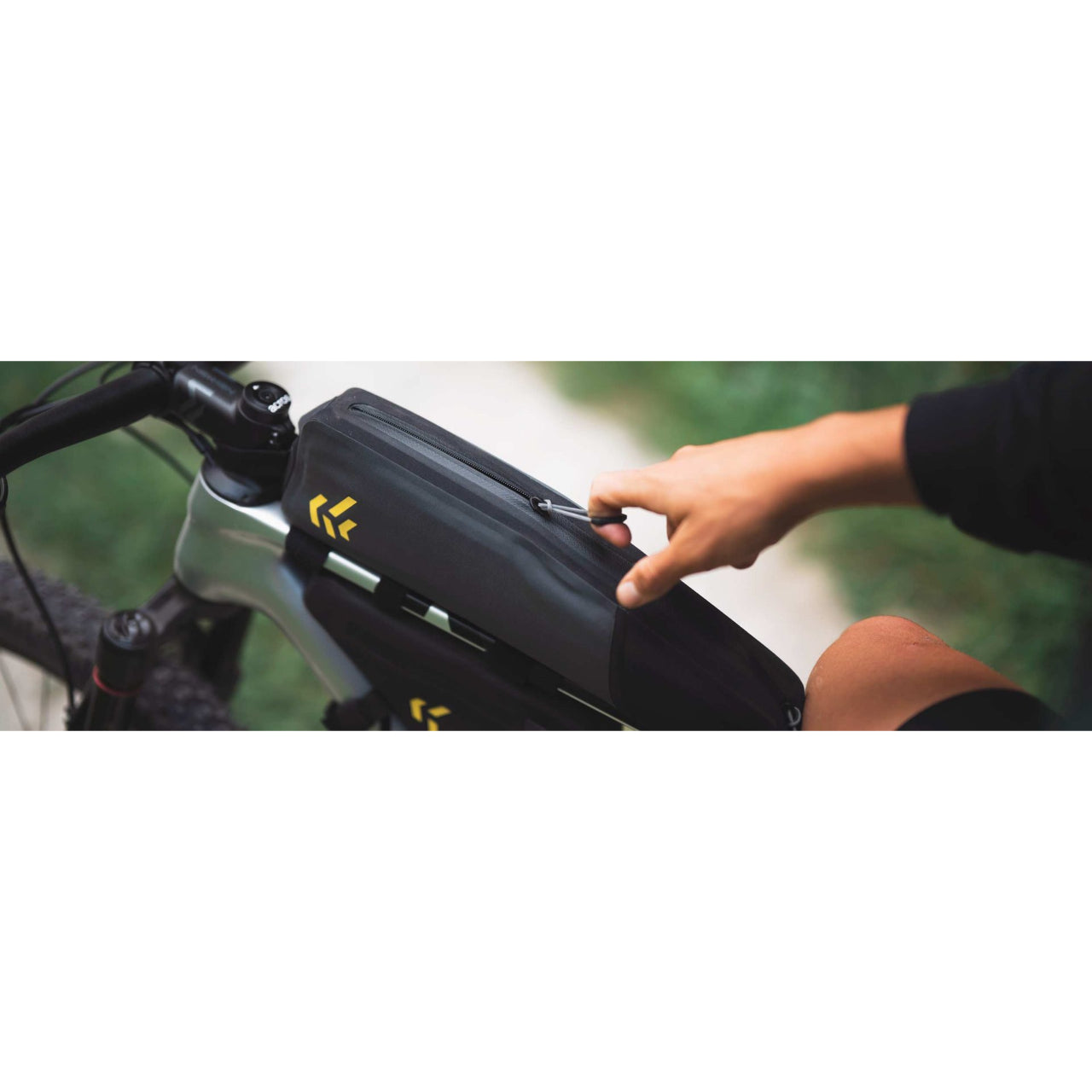 バックカントリー・ロングトップチューブパック アピデュラ BACKCOUNTRY LONG TOP TUBE PACK トップチューブバッグ