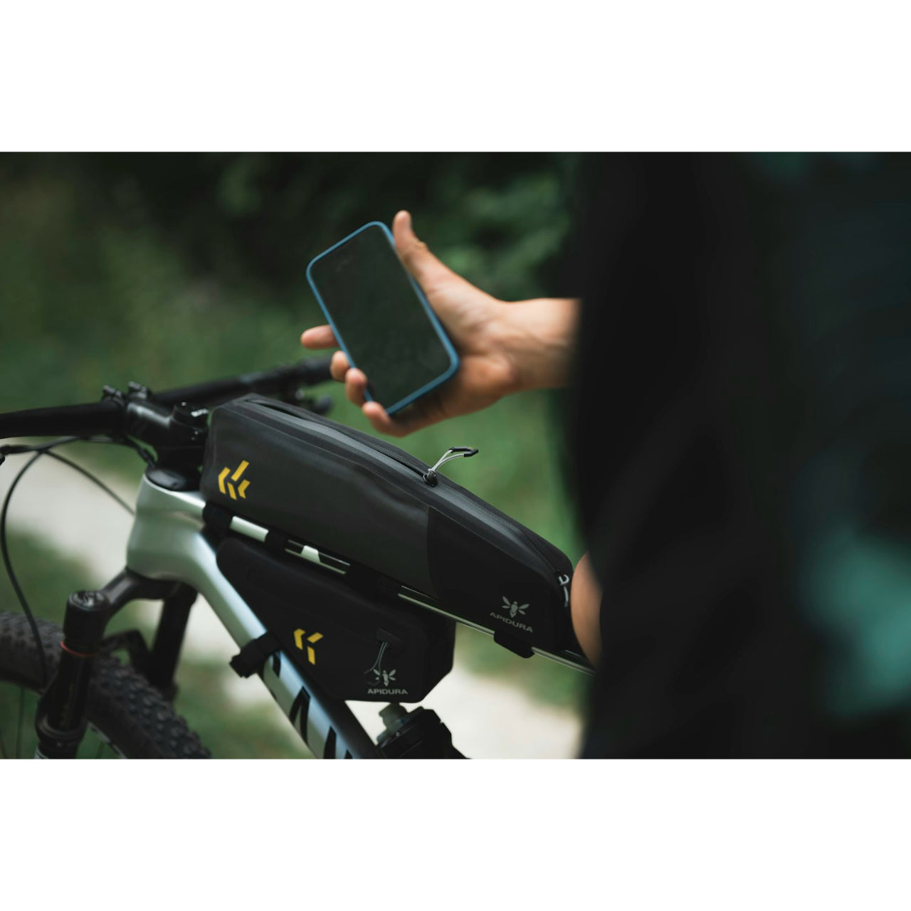 バックカントリー・ロングトップチューブパック アピデュラ BACKCOUNTRY LONG TOP TUBE PACK トップチューブバッグ