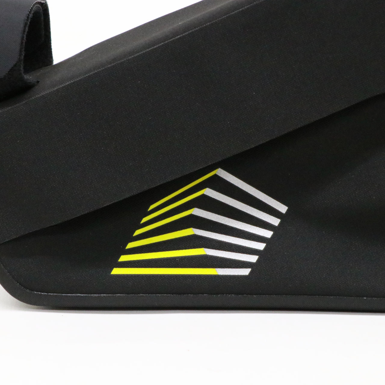 APIDURA フレームバッグ RACING FRAME PACK 4L APIDURA｜Racing Frame Pack – 京都の自転車屋 CYCLE SHOP eirin