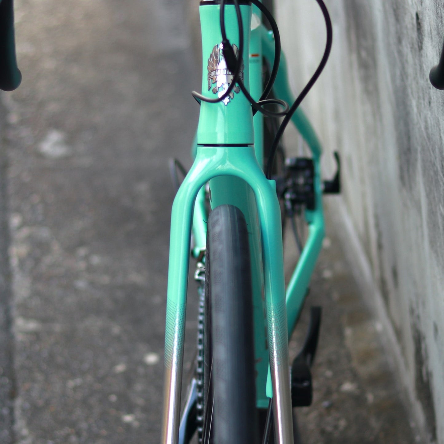 【在庫セール！】【2025年モデル】VIA NIRONE 7 DISC 105 ビアンキ ロードバイク endurance bike ロングライド 自転車 SHIMANO 105 ディスク カスタムロード ロードバイク 初心者 フルカーボンフォーク