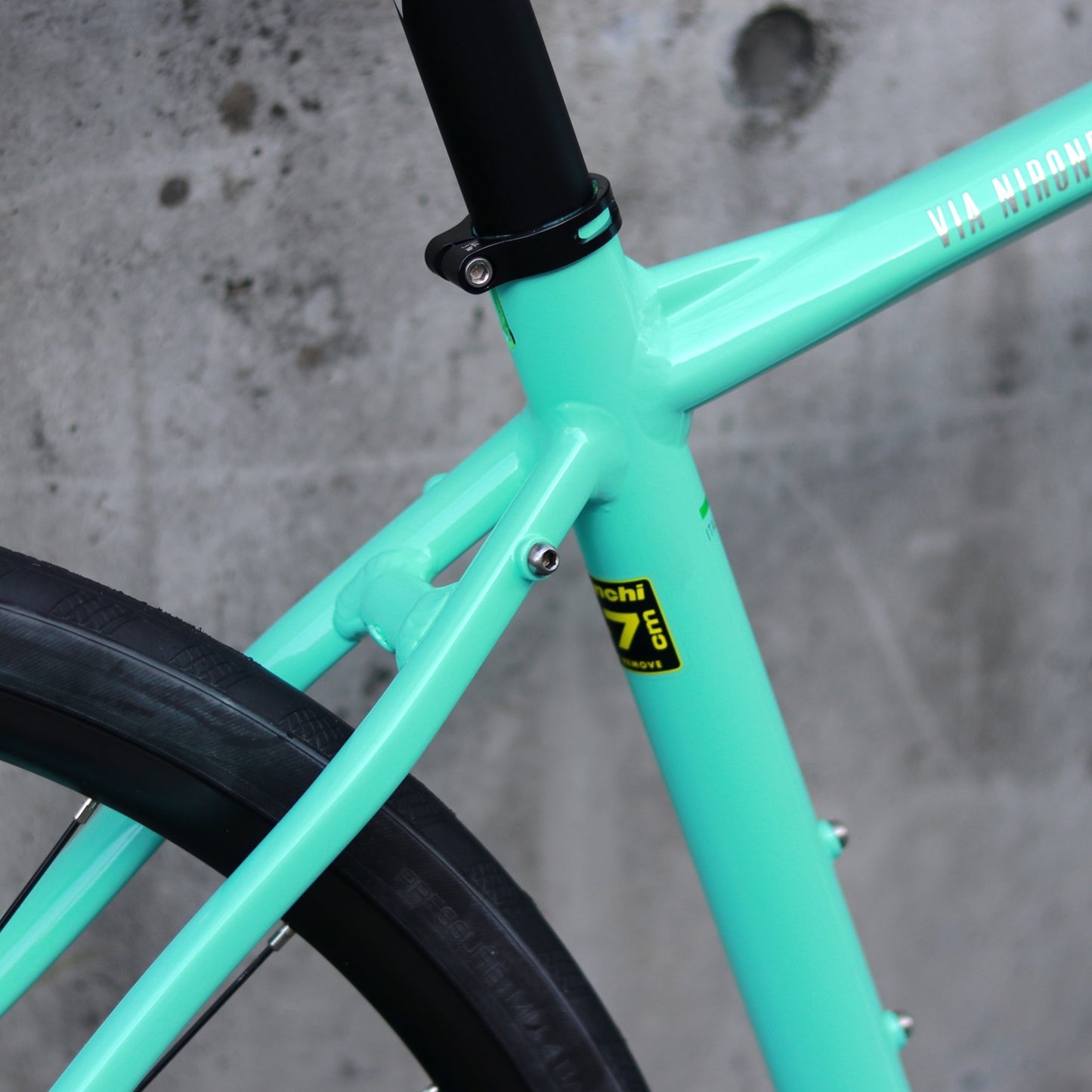 【在庫セール！】【2025年モデル】VIA NIRONE 7 DISC 105 ビアンキ ロードバイク endurance bike ロングライド 自転車 SHIMANO 105 ディスク カスタムロード ロードバイク 初心者 フルカーボンフォーク