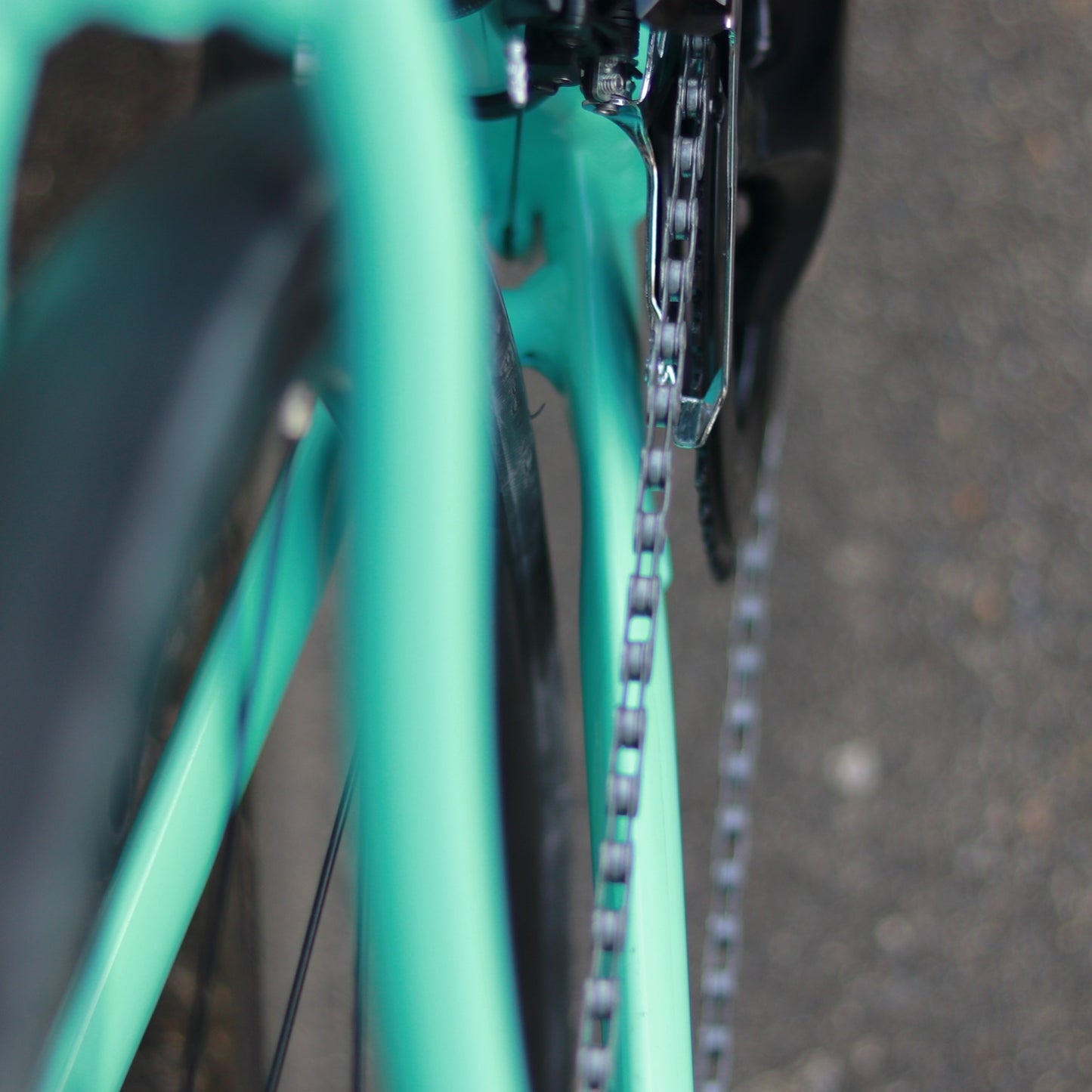 【在庫セール！】【2025年モデル】VIA NIRONE 7 DISC 105 ビアンキ ロードバイク endurance bike ロングライド 自転車 SHIMANO 105 ディスク カスタムロード ロードバイク 初心者 フルカーボンフォーク