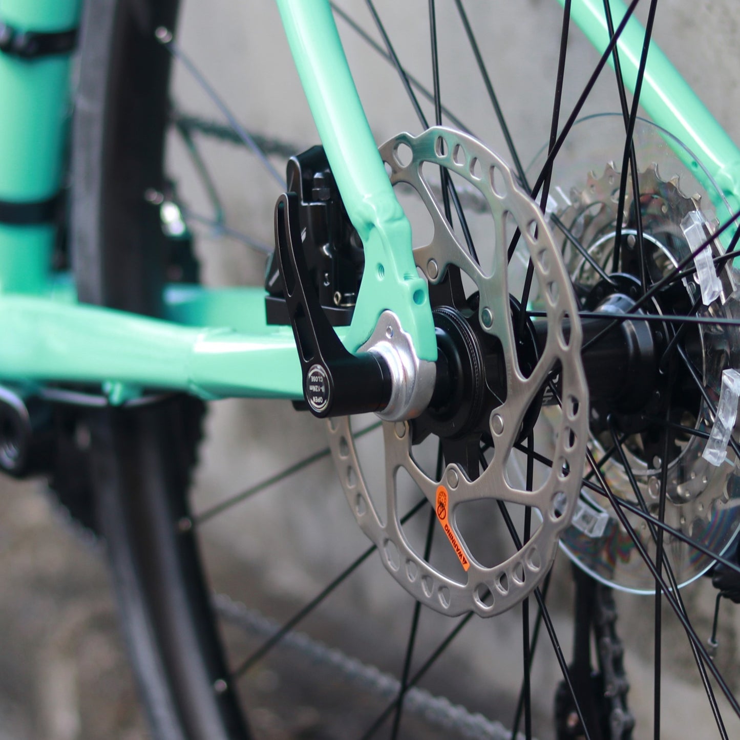 【在庫セール！】【2025年モデル】VIA NIRONE 7 DISC 105 ビアンキ ロードバイク endurance bike ロングライド 自転車 SHIMANO 105 ディスク カスタムロード ロードバイク 初心者 フルカーボンフォーク