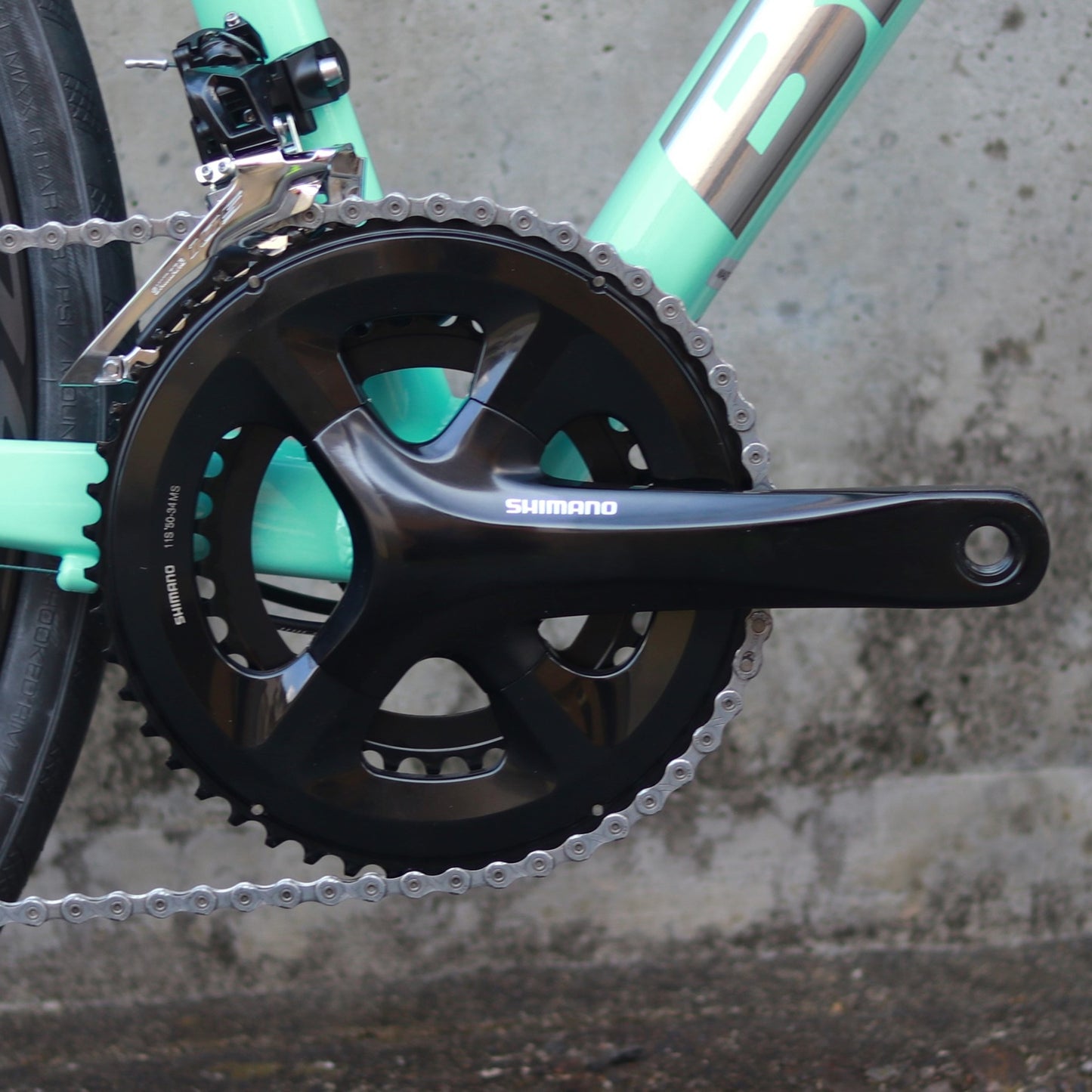 【在庫セール！】【2025年モデル】VIA NIRONE 7 DISC 105 ビアンキ ロードバイク endurance bike ロングライド 自転車 SHIMANO 105 ディスク カスタムロード ロードバイク 初心者 フルカーボンフォーク