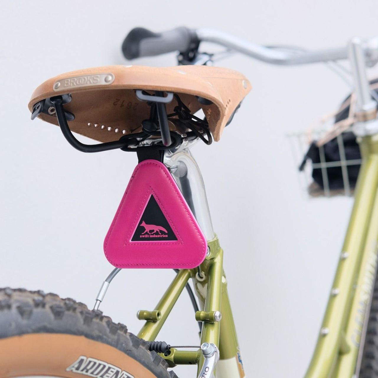 SWIFT INDUSTRIES / 【Swift Campout 2024】 Triangle Reflector – 京都の自転車屋 CYCLE  SHOP eirin ＆ サイクルハテナ