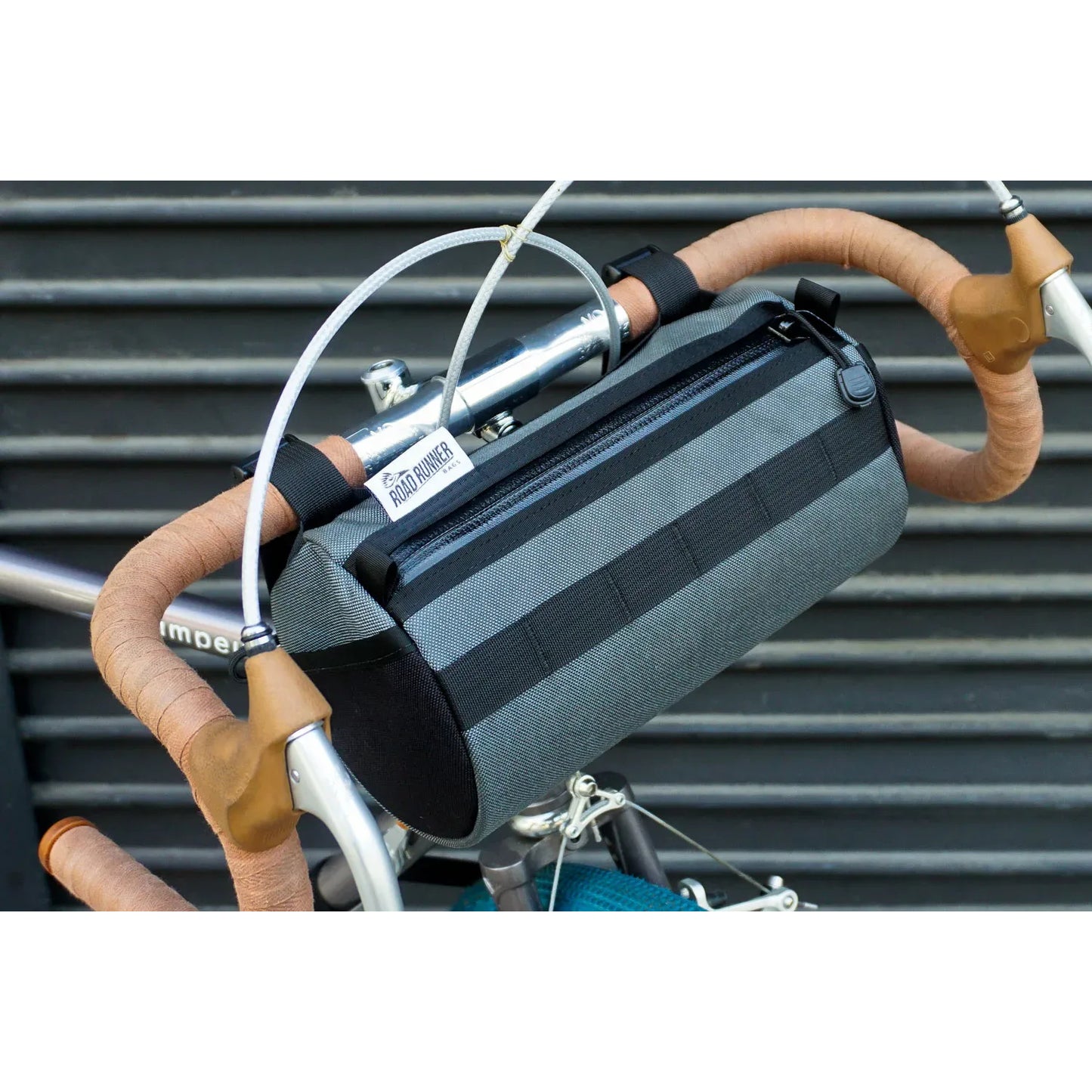 【在庫セール！】California Burrito Handlebar Bag ハンドルバーバッグ 大容量 バイクパッキング ハンドルバッグ ロードランナー バッグ サイドポケット 付き バッグ アメリカ製 自転車バッグ 通勤 ハンドルバッグ ツーリング バッグ 自転車