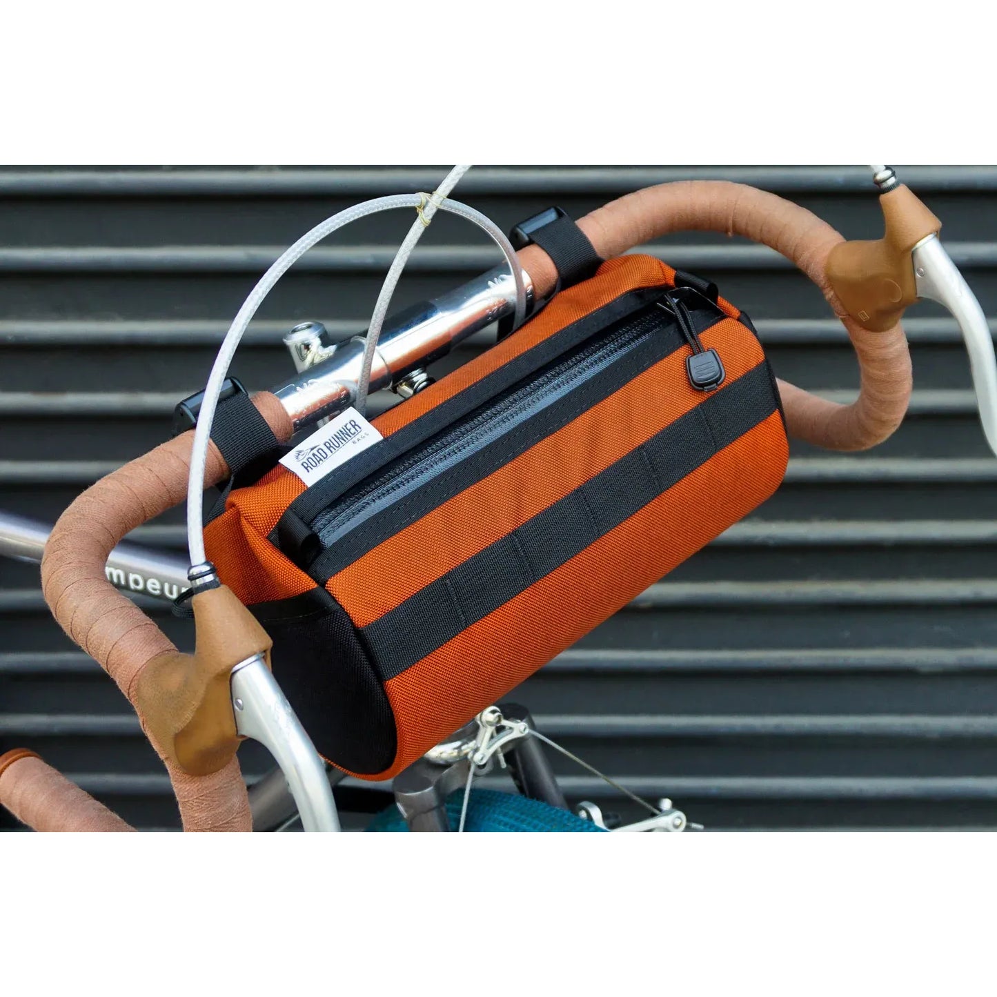 【在庫セール！】California Burrito Handlebar Bag ハンドルバーバッグ 大容量 バイクパッキング ハンドルバッグ ロードランナー バッグ サイドポケット 付き バッグ アメリカ製 自転車バッグ 通勤 ハンドルバッグ ツーリング バッグ 自転車