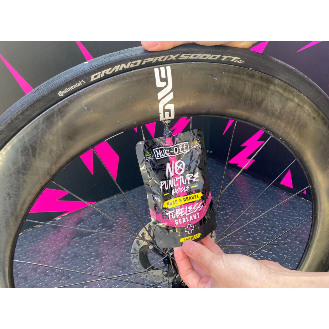 ROAD & GRAVEL TUBELESS SEALANT Muc-off マックオフ チューブレスシーラント ロードバイクシーラント グラベルチューブレス 竹繊維シーラント 高圧タイヤ対応