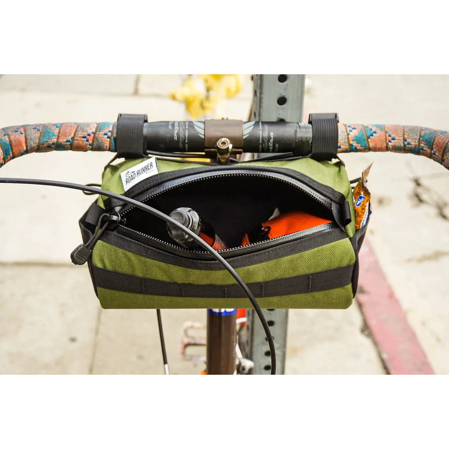 【在庫セール！】California Burrito Handlebar Bag ハンドルバーバッグ 大容量 バイクパッキング ハンドルバッグ ロードランナー バッグ サイドポケット 付き バッグ アメリカ製 自転車バッグ 通勤 ハンドルバッグ ツーリング バッグ 自転車
