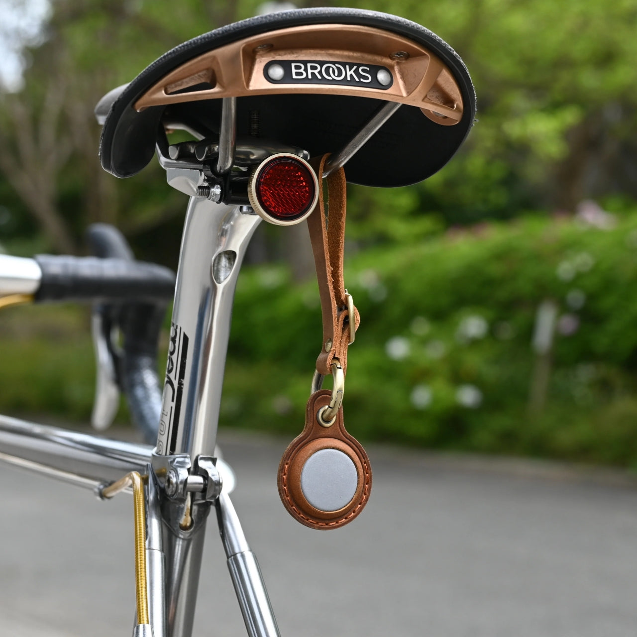 サイクルリフレクター KiLEY Eye Tag LR-01｜AirTag収納対応の本革レザーリフレクター – 京都